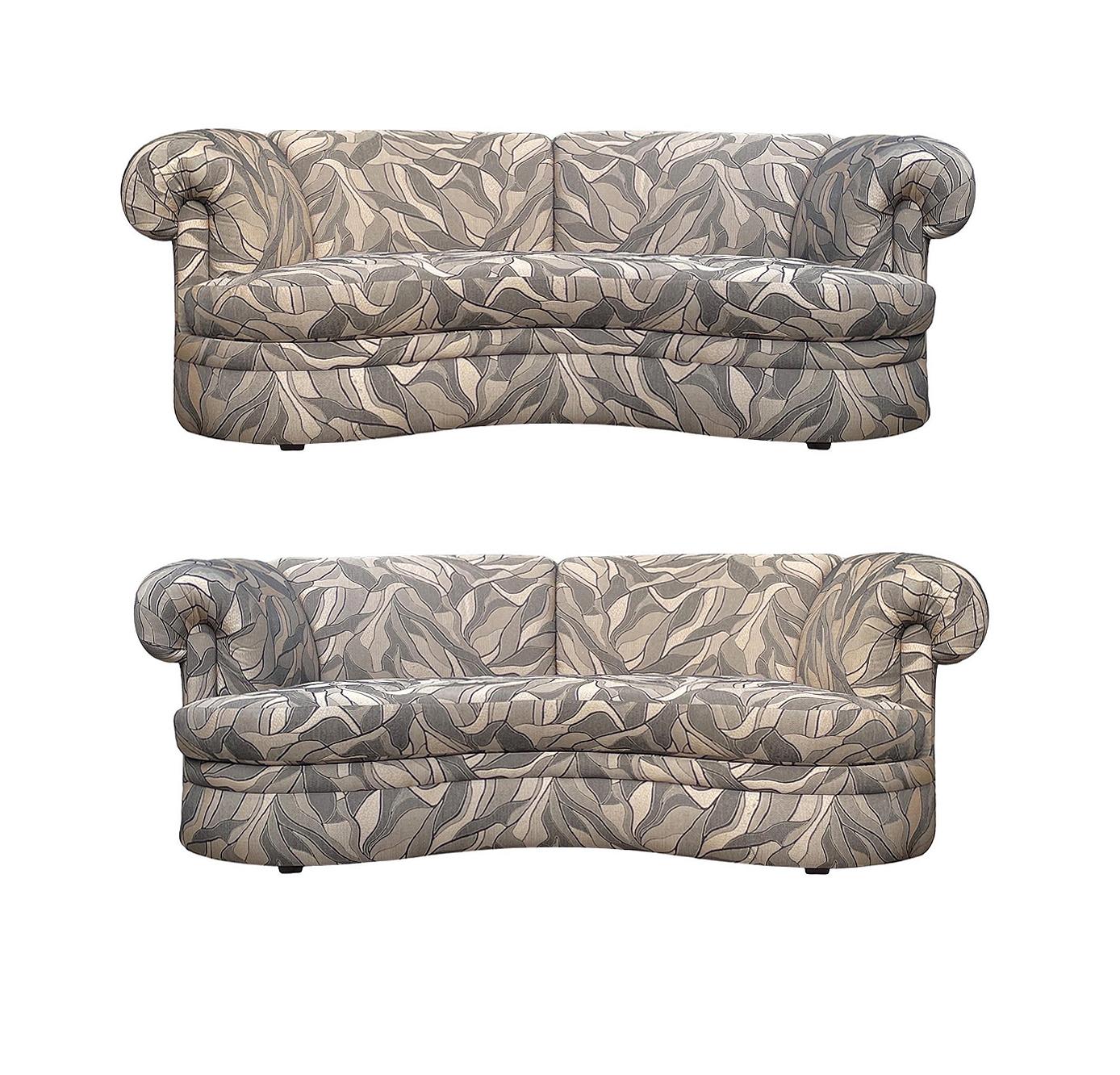 Pair of Midcentury Italian Modern Curved Kidney Bean Cloud Sofas or Loveseats In Good Condition In Philadelphia, PA