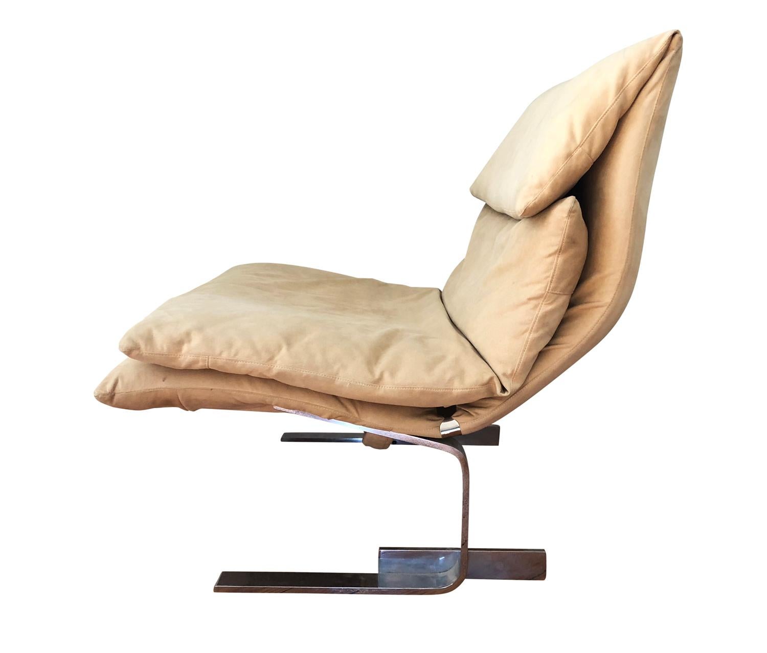 Velvet Pair of Midcentury Italian Modern Onda Slipper Lounge Chairs by Saporiti