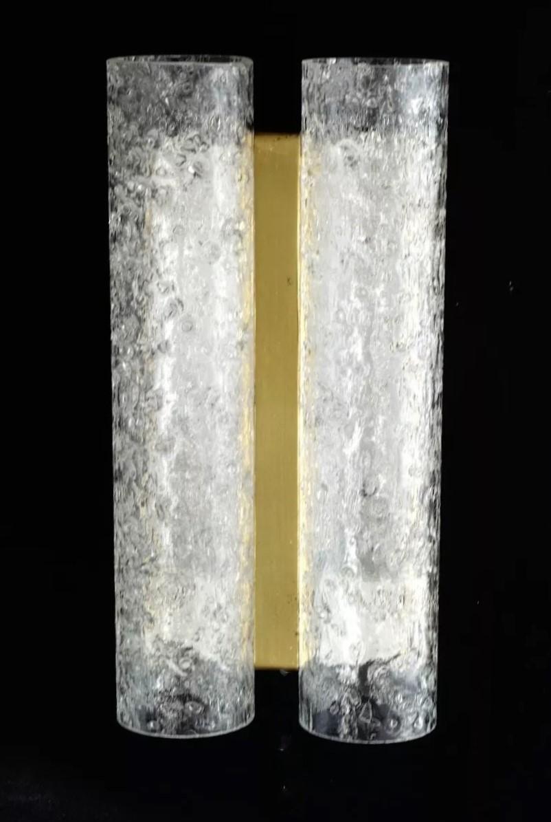 Pareja de apliques de pared de dos luces de latón y cristal de Murano italiano de mediados de siglo, años 70 Italiano en venta
