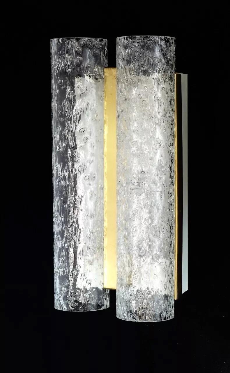 Pareja de apliques de pared de dos luces de latón y cristal de Murano italiano de mediados de siglo, años 70 en Bueno estado para la venta en Frankfurt am Main, DE
