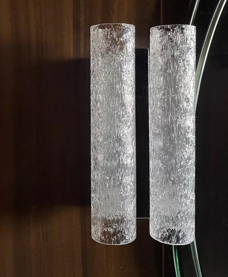 Pareja de apliques de pared de dos luces de latón y cristal de Murano italiano de mediados de siglo, años 70 siglo XX en venta