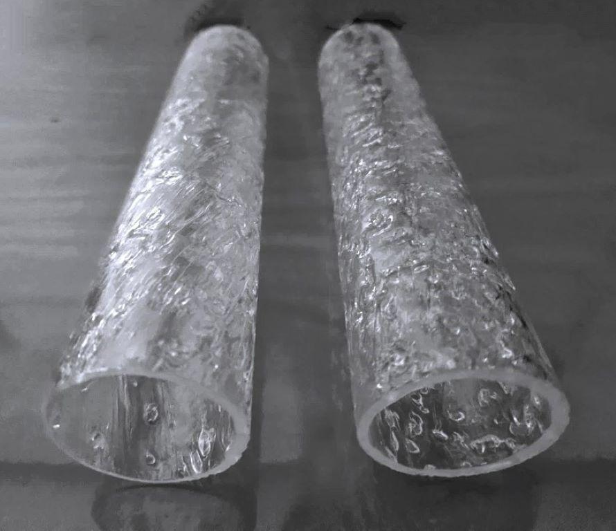 Pareja de apliques de pared de dos luces de latón y cristal de Murano italiano de mediados de siglo, años 70 en venta 2