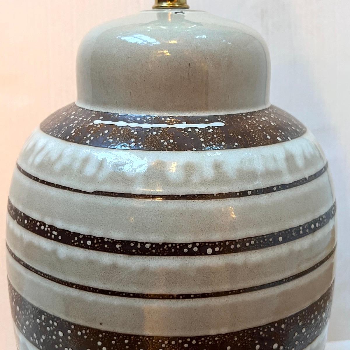 Paire de lampes en porcelaine italienne du milieu du siècle dernier Bon état - En vente à New York, NY