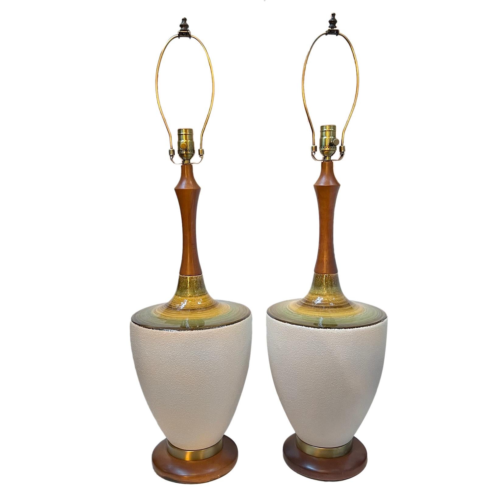 Pair of Midcentury Italian Porcelain Lamps For Sale 1
