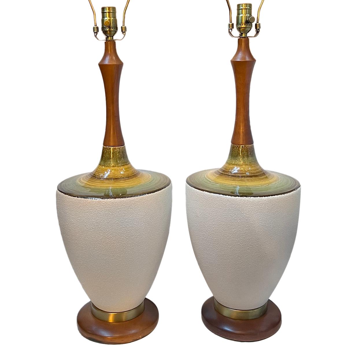 Pair of Midcentury Italian Porcelain Lamps For Sale 2