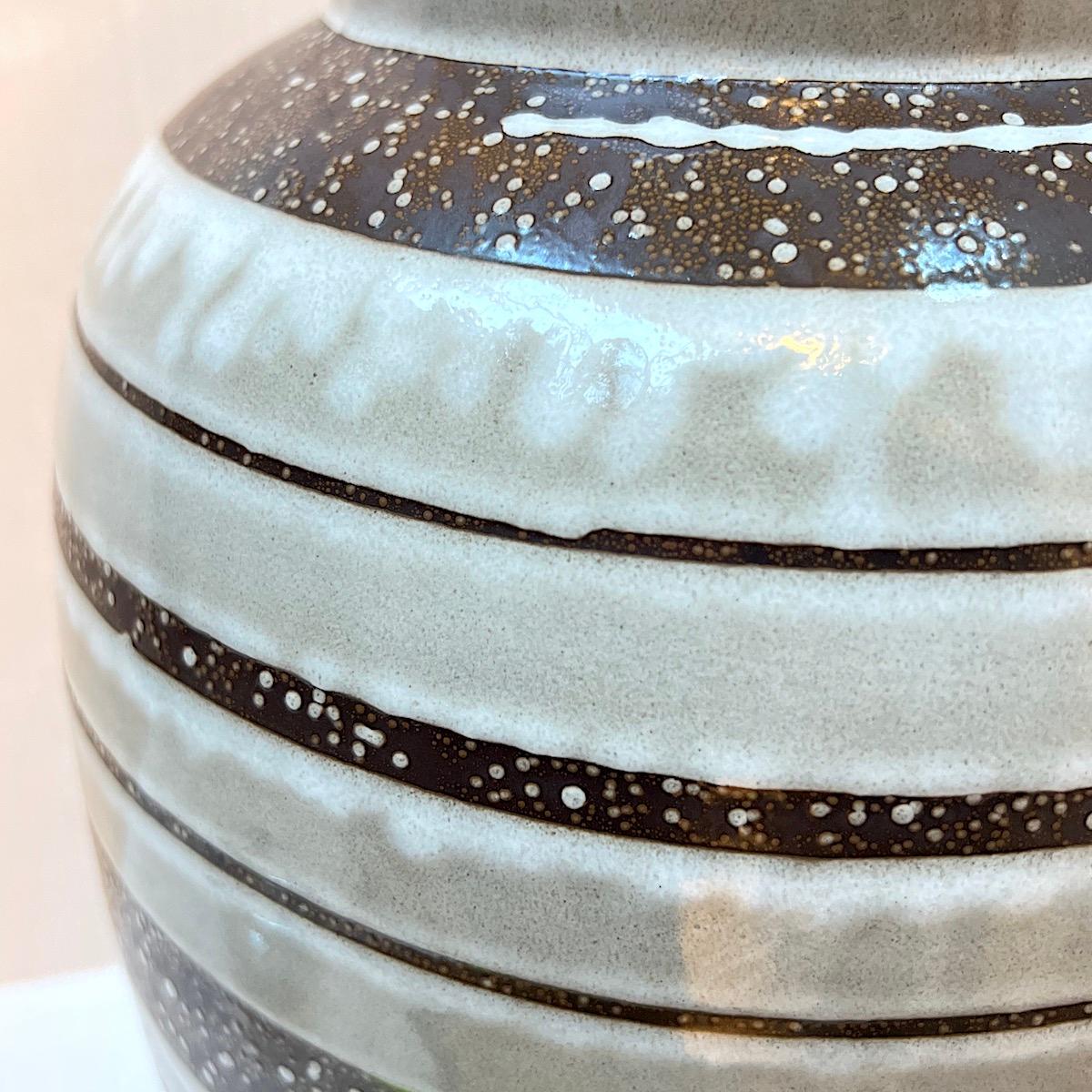 Porcelaine Paire de lampes en porcelaine italienne du milieu du siècle dernier en vente