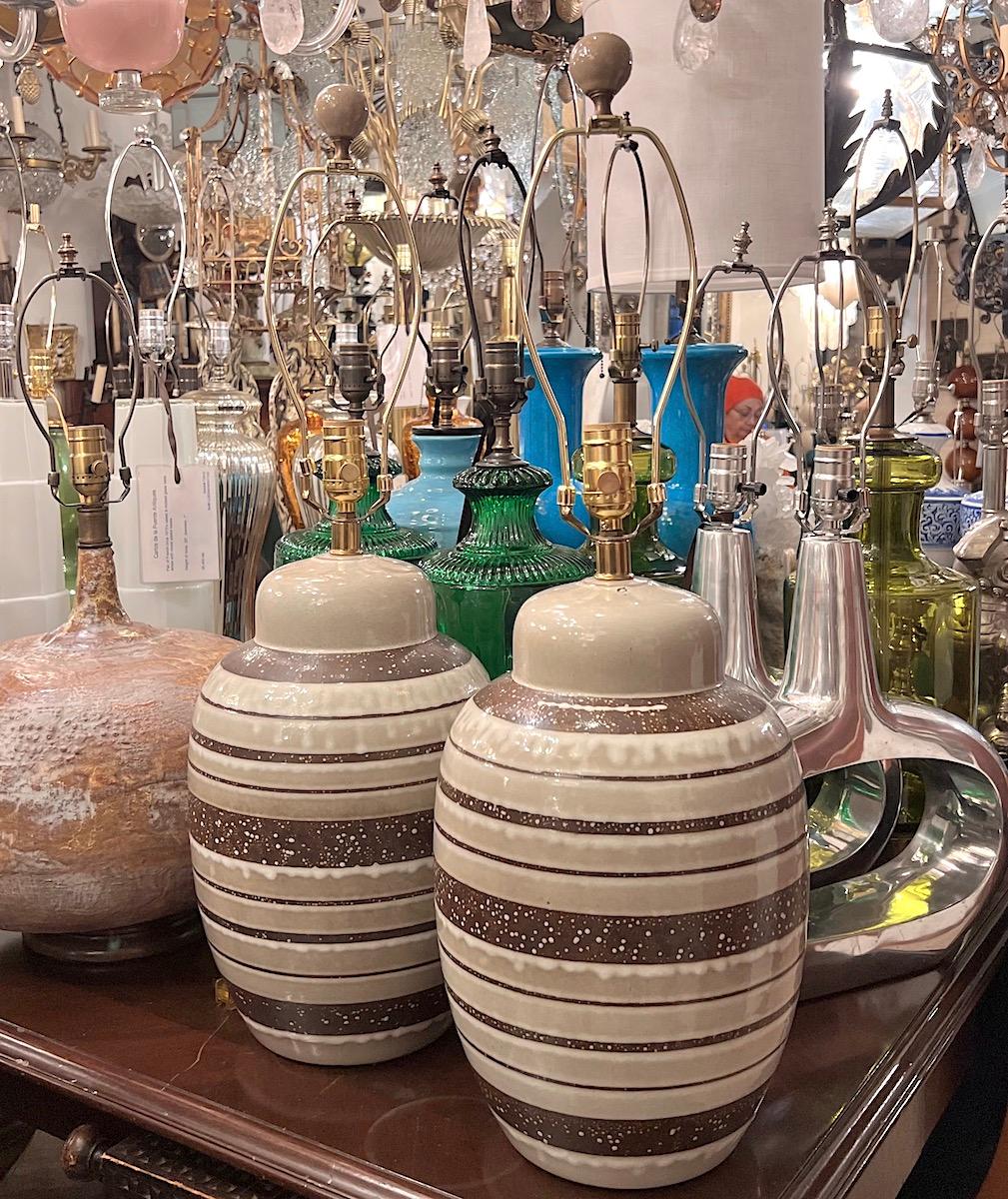 Paire de lampes en porcelaine italienne du milieu du siècle dernier en vente 3