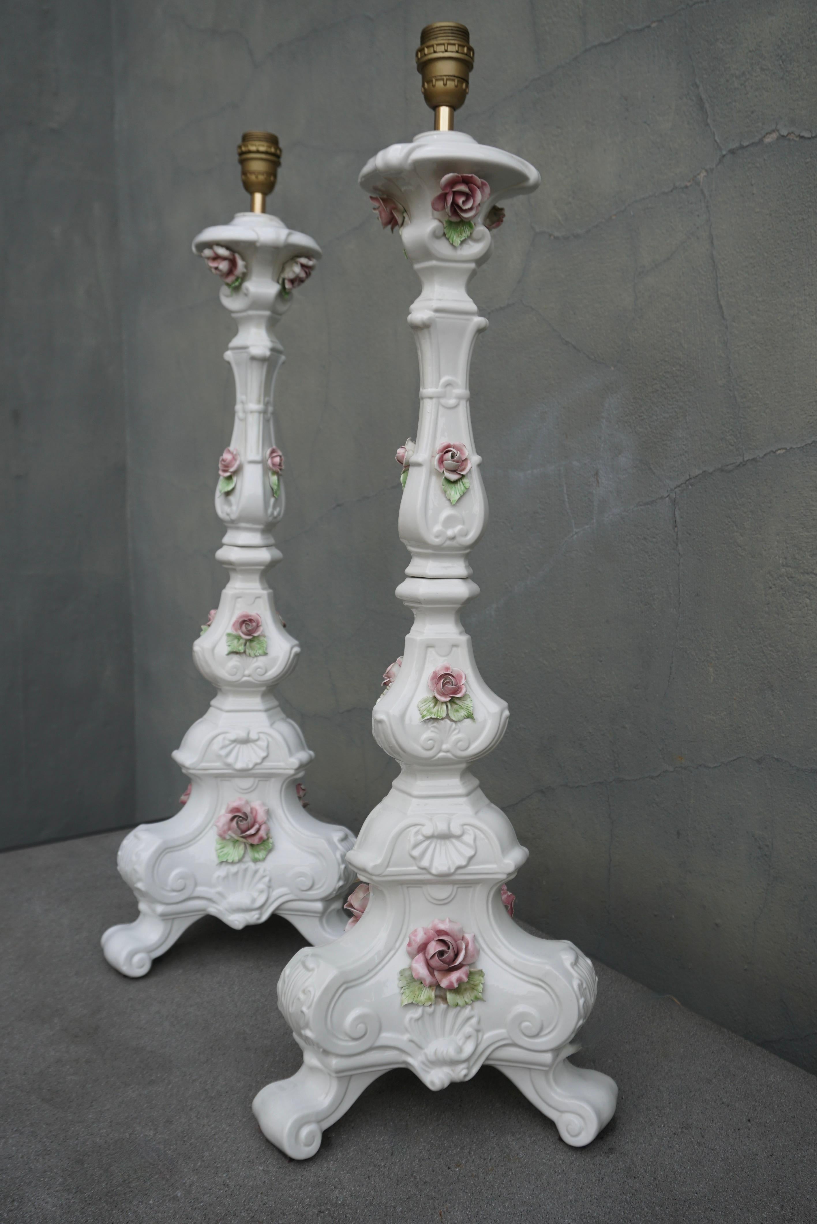 Hollywood Regency Paire de lampes italiennes de style rococo du milieu du siècle dernier en vente