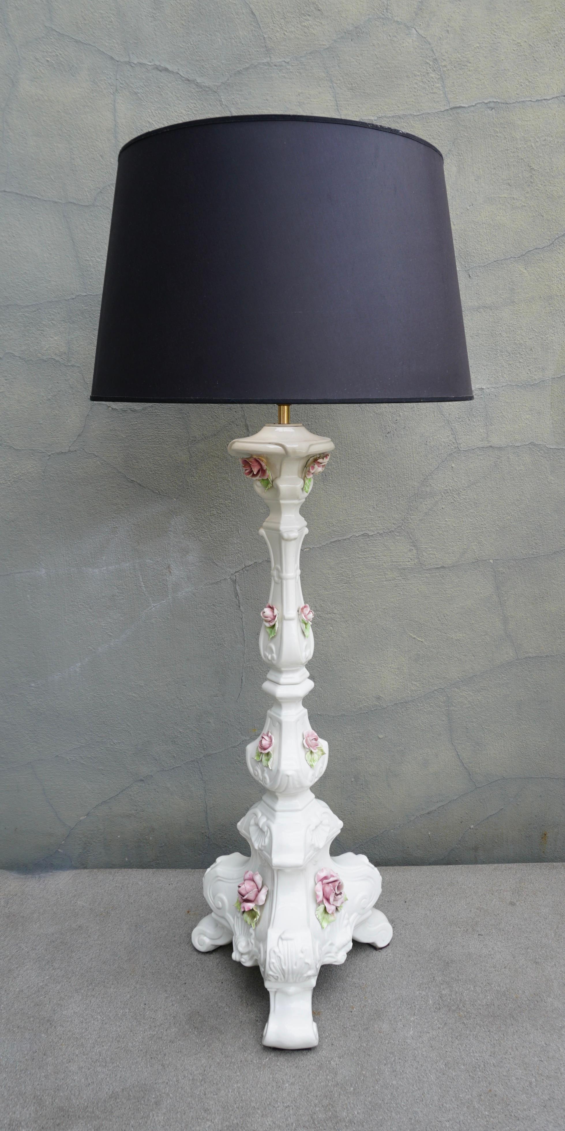 Paire de lampes italiennes de style rococo du milieu du siècle dernier Bon état - En vente à Antwerp, BE