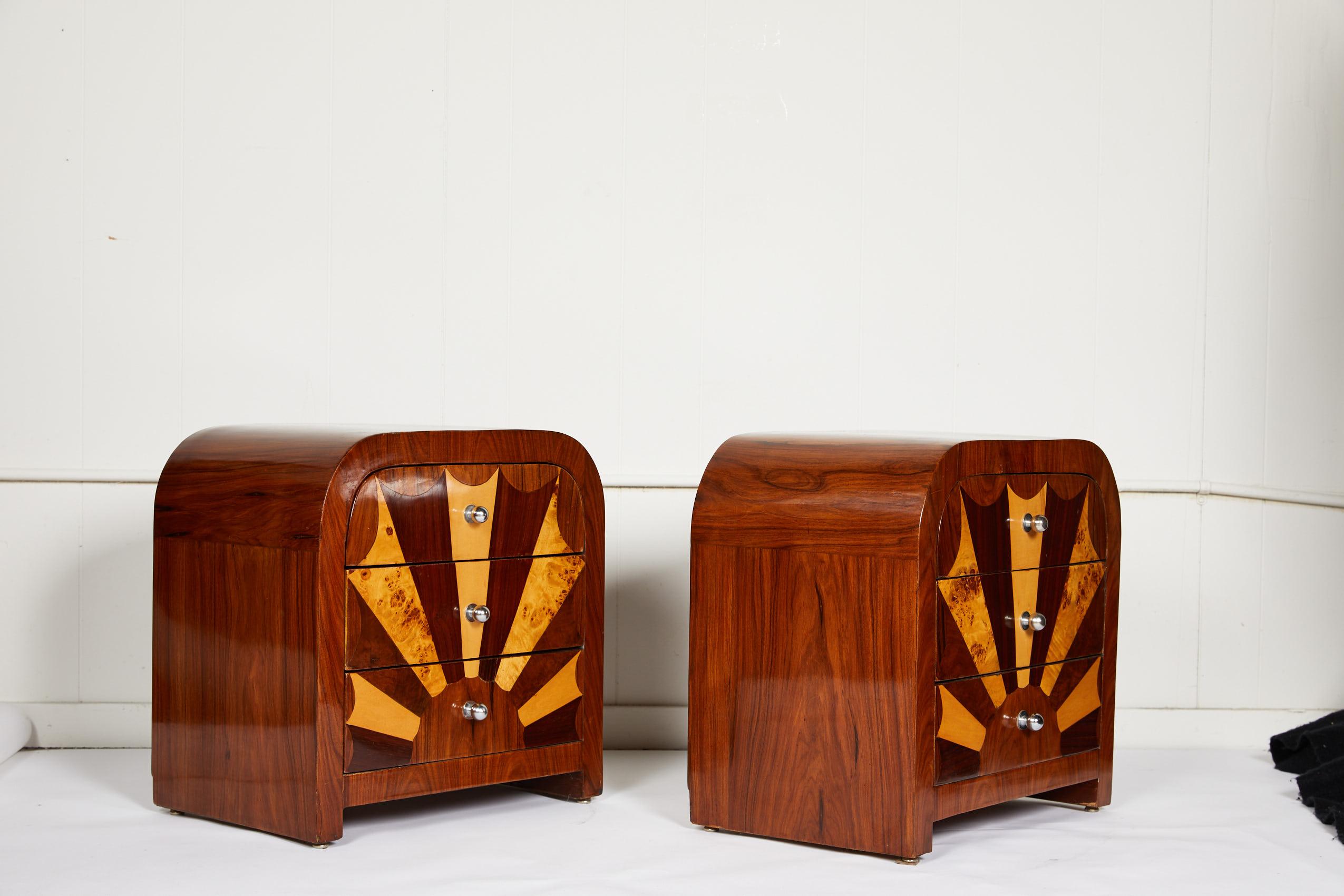 Pair of fine quality midcentury Italian veneered side tables or nightstands of rosewood containing three graduated drawers with fan inlay of Birdseye maple and mahogany. The vintage tables are beautifully finished on all sides and inside the drawers.