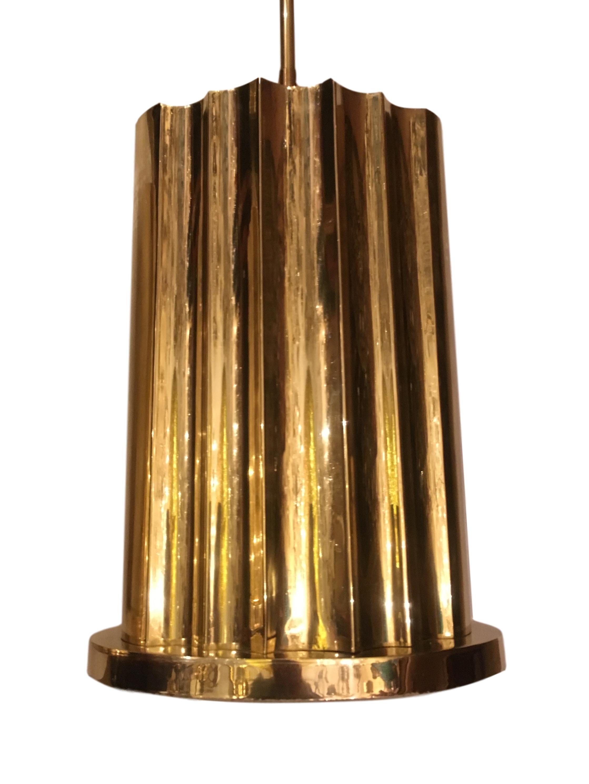 A pair of circa 1960s Italian hammered brass table lamps in a fluted/scalloped shape. 

Measurements:
Height of body: 15.5