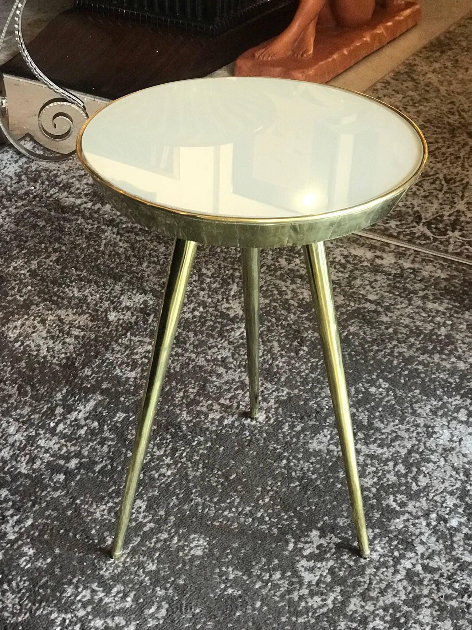 Pair of Midcentury Italian Ivory White Glass and Brass Side Tables 5