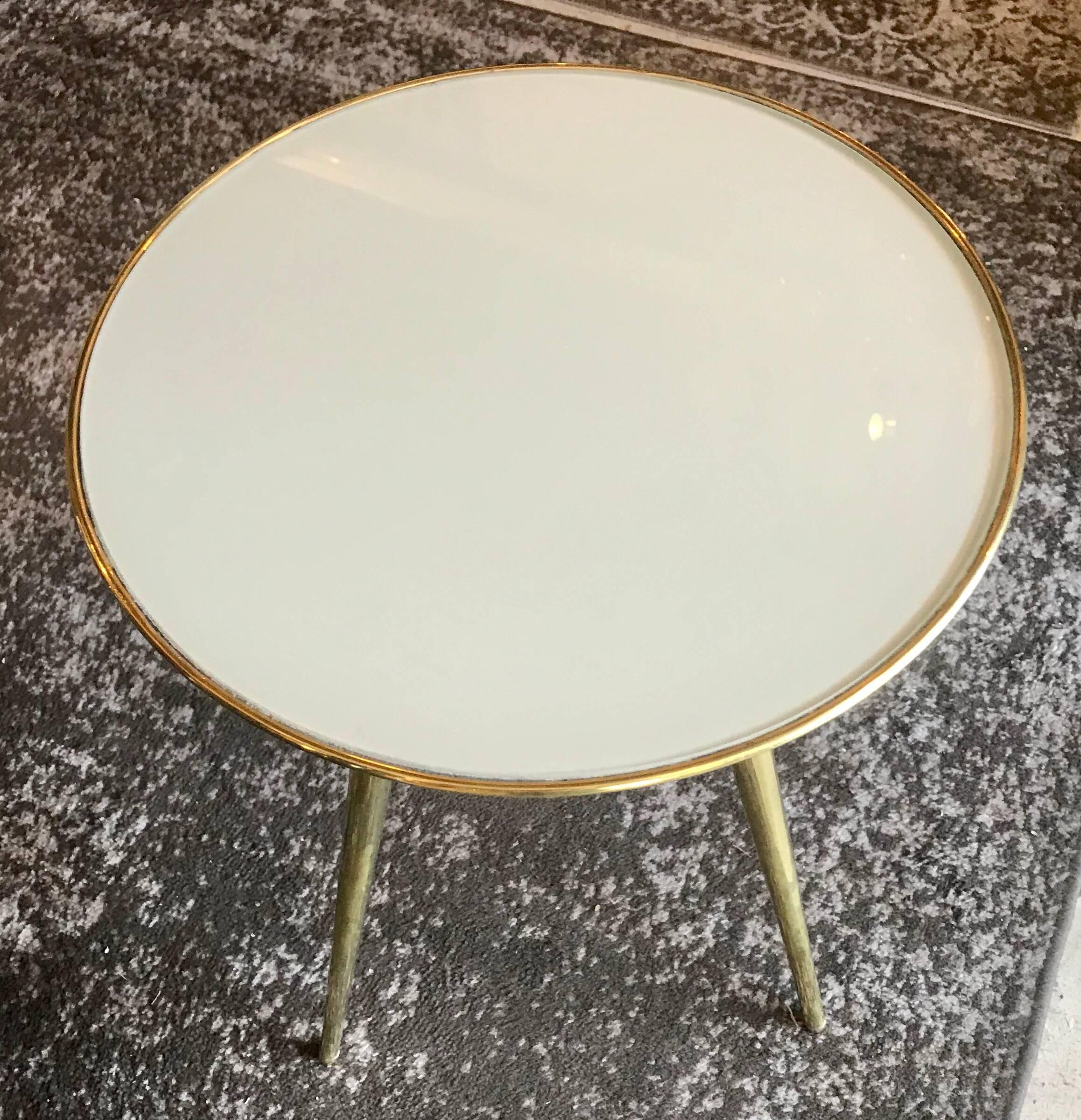 Pair of Midcentury Italian Ivory White Glass and Brass Side Tables 4