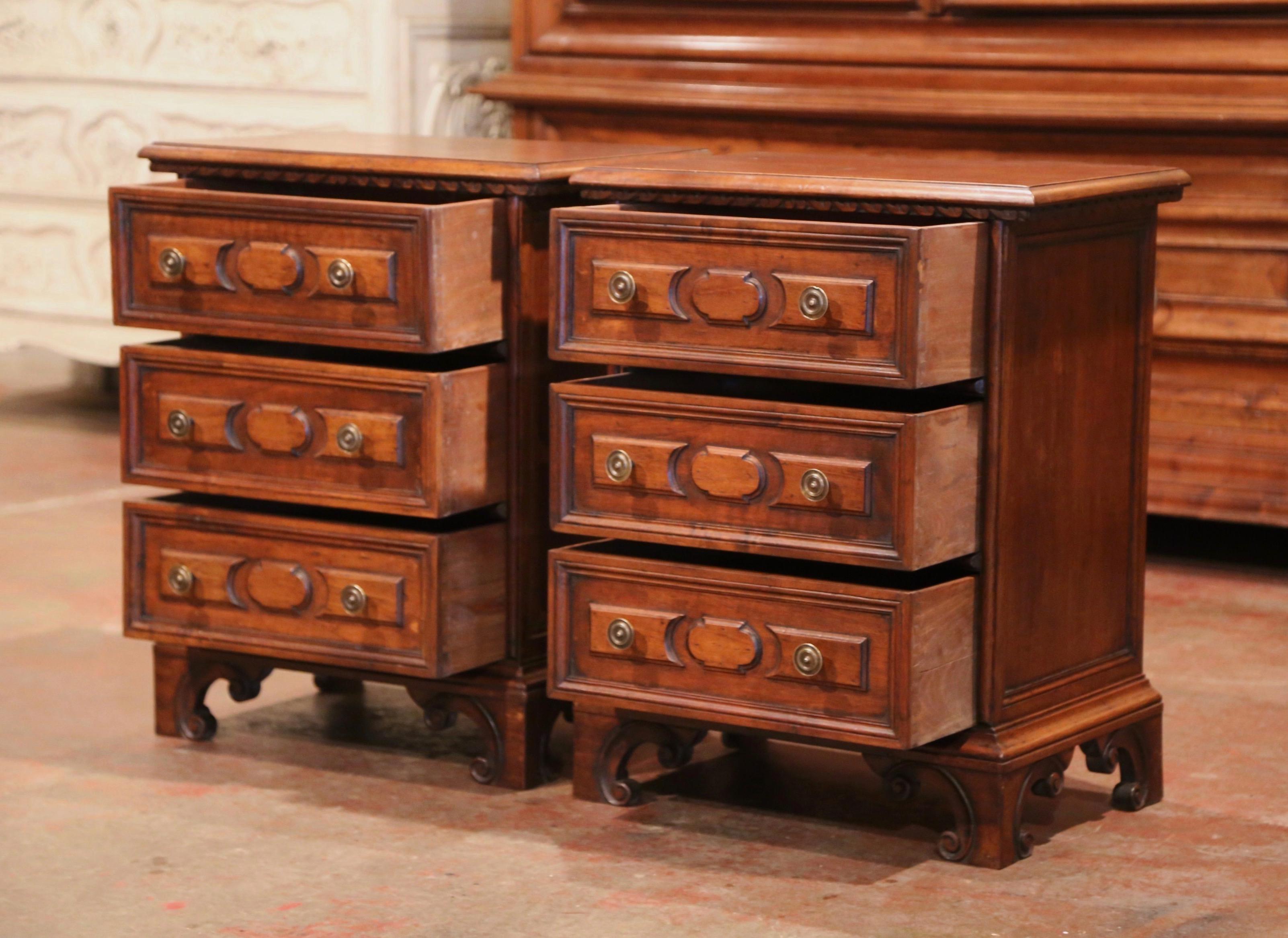 20th Century Pair of Midcentury Italian Walnut Bedside Tables