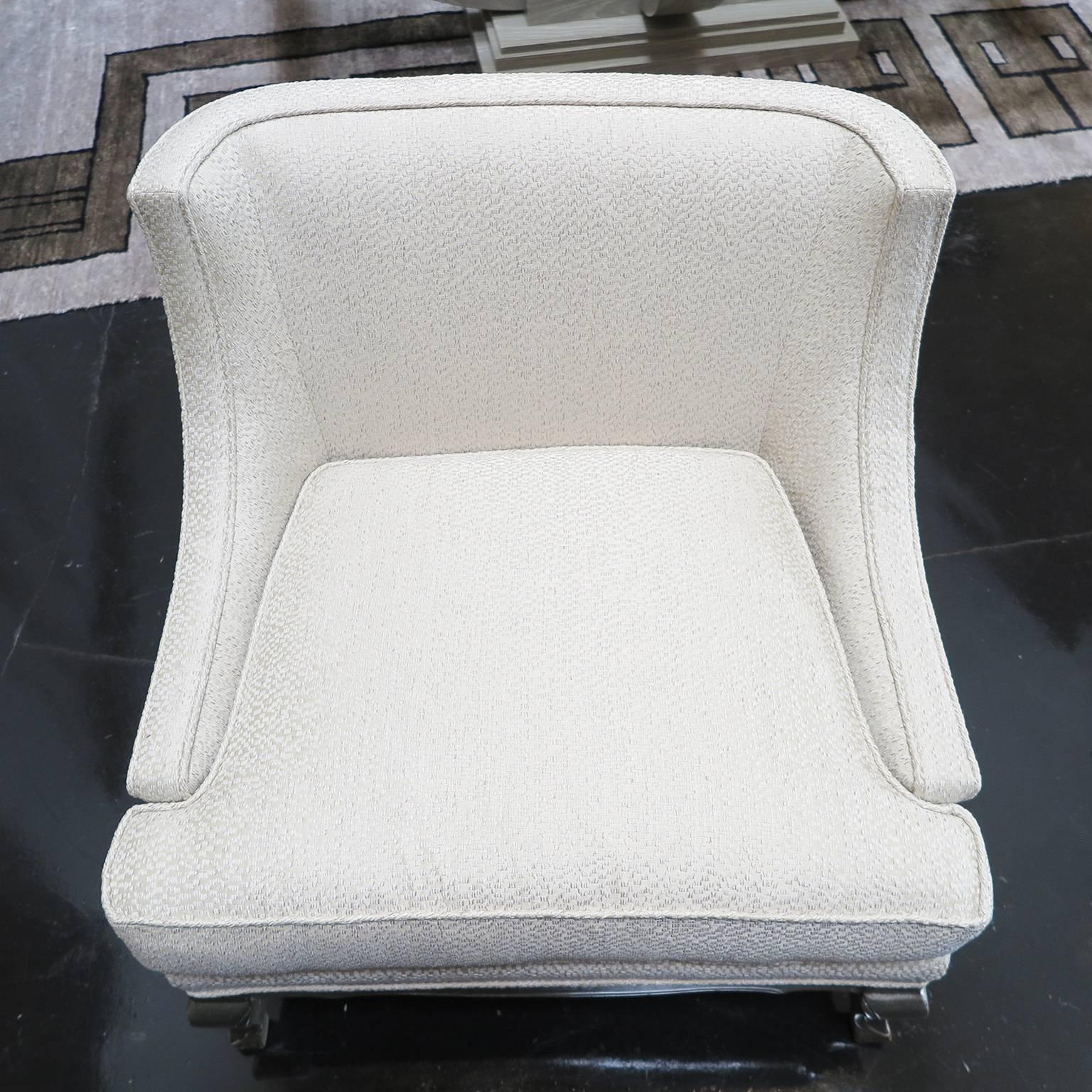Pair of Midcentury Ivory Linen and Silk Lounge Chairs, USA, circa 1950s In Good Condition For Sale In Los Angeles, CA