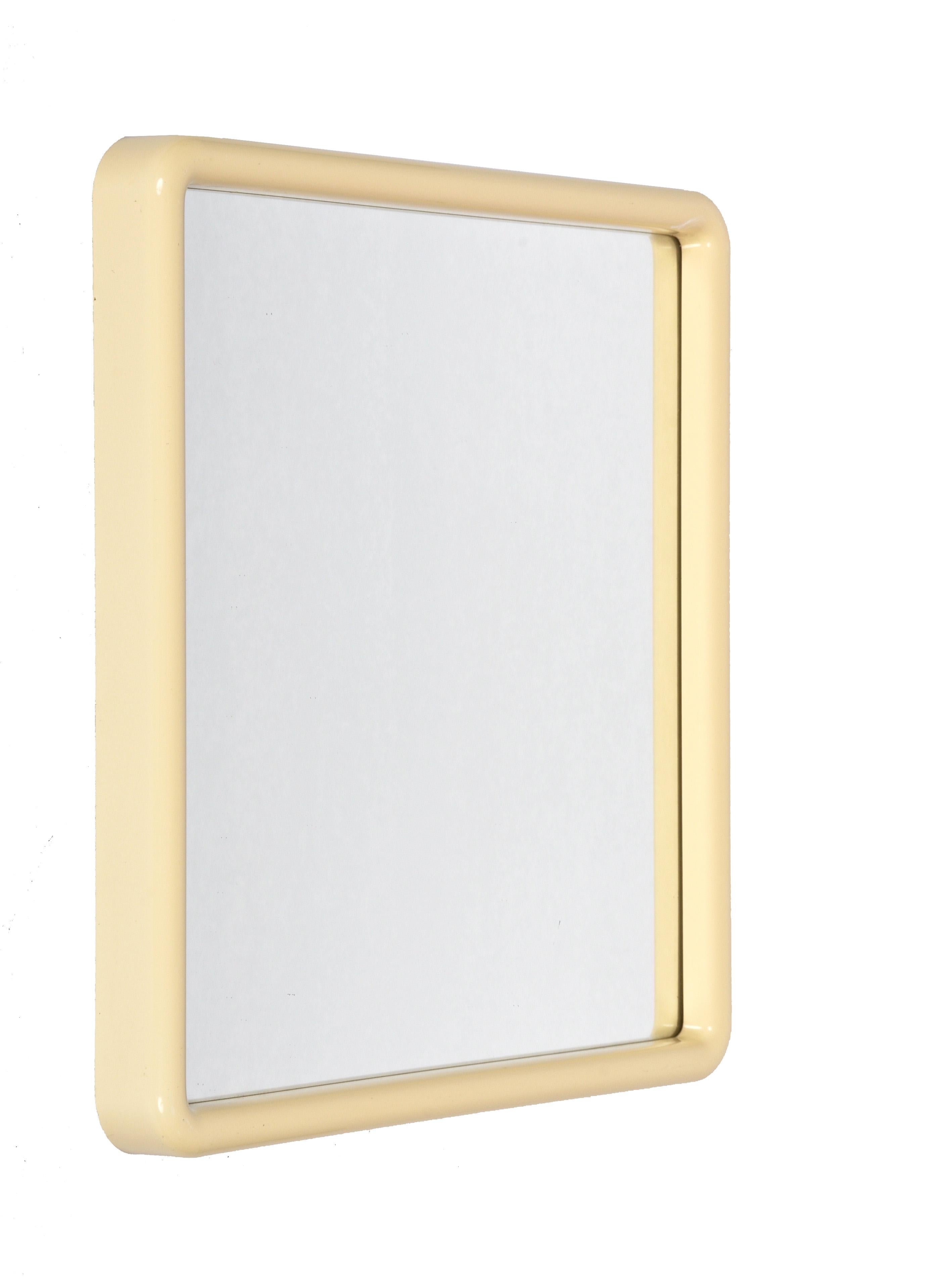Pair of midcentury ivory white plastic-framed squared mirrors. These fantastic mirrors were designed in Italy during the 1980s.

The pure plastic frame with its colour and shape is a perfect synthesis of the Italian design of the 80s.

Due to