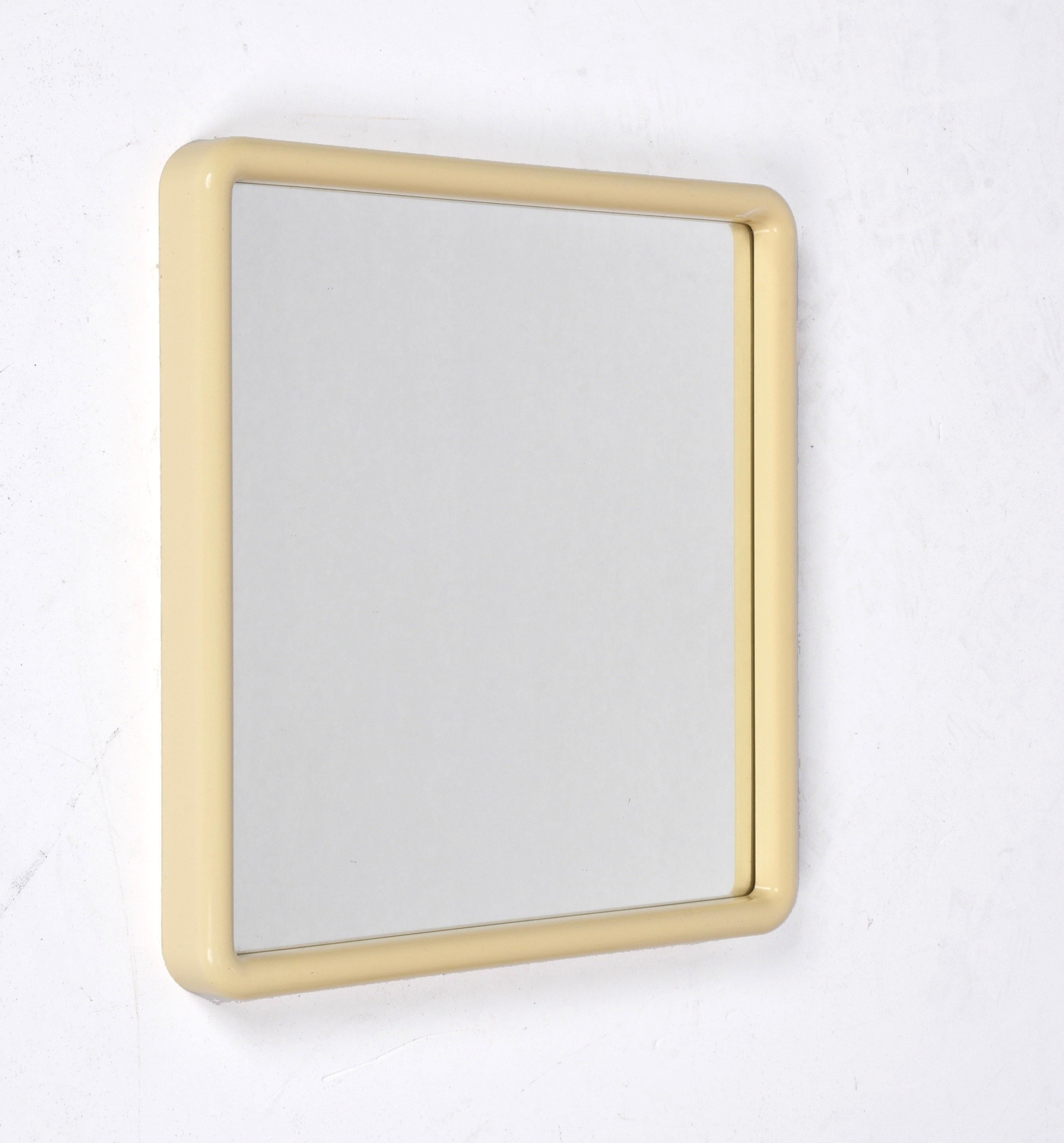 Pair of Midcentury Ivory White Plastic Frame Italian Squared Mirrors, 1980s In Good Condition In Roma, IT