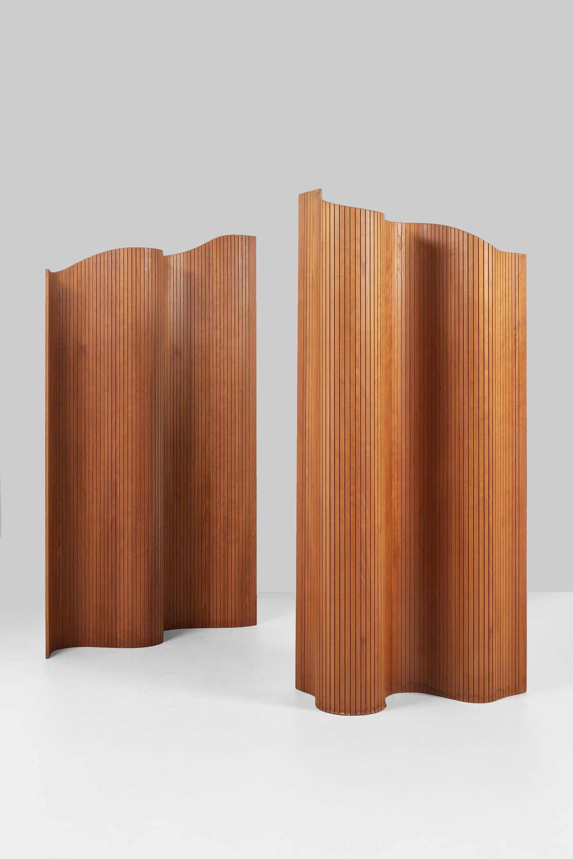 A pair of tambour screens or room dividers made made from strips of cherry wood.

A midcentury Italian production inspired by the iconic 1930s design by Jomain Baumann. The Finnish architect Alvar Aalto also based his 'Screen 100' on the same
