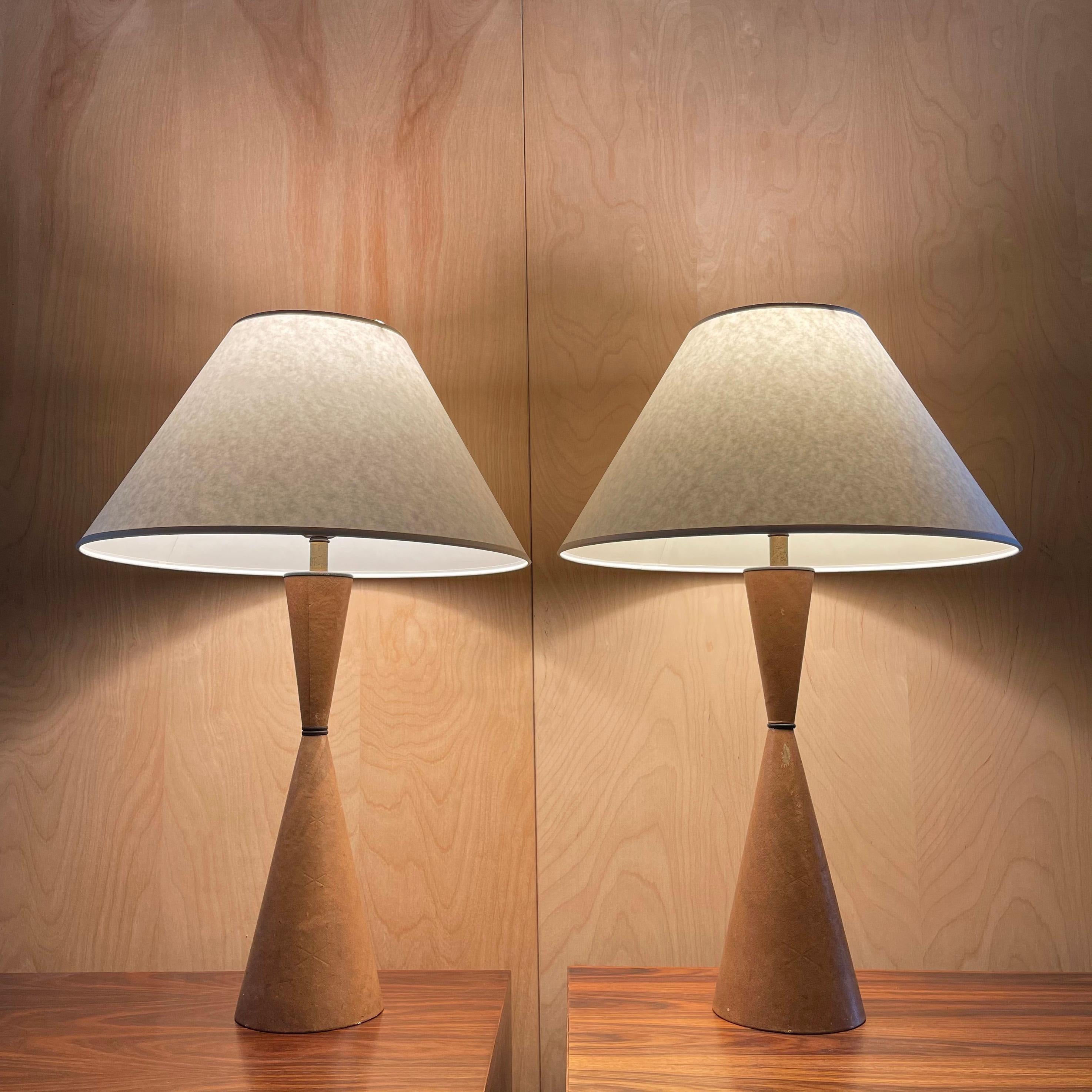 Pair of Midcentury Leather Hourglass Table Lamps In Good Condition In Brooklyn, NY
