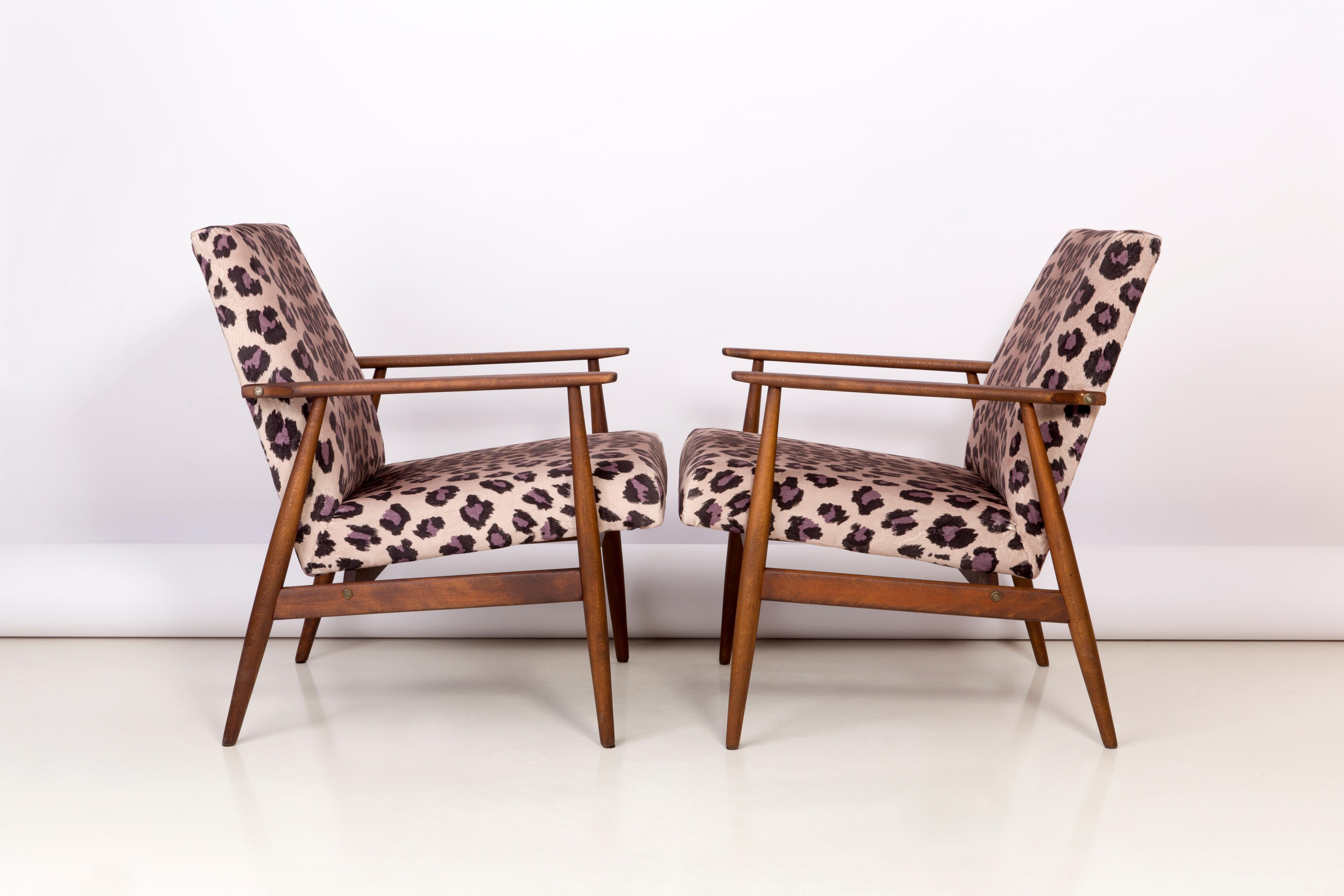 Mid-Century Modern Pair of Midcentury Leopard Print Velvet Dante Armchairs, H. Lis, 1960s For Sale