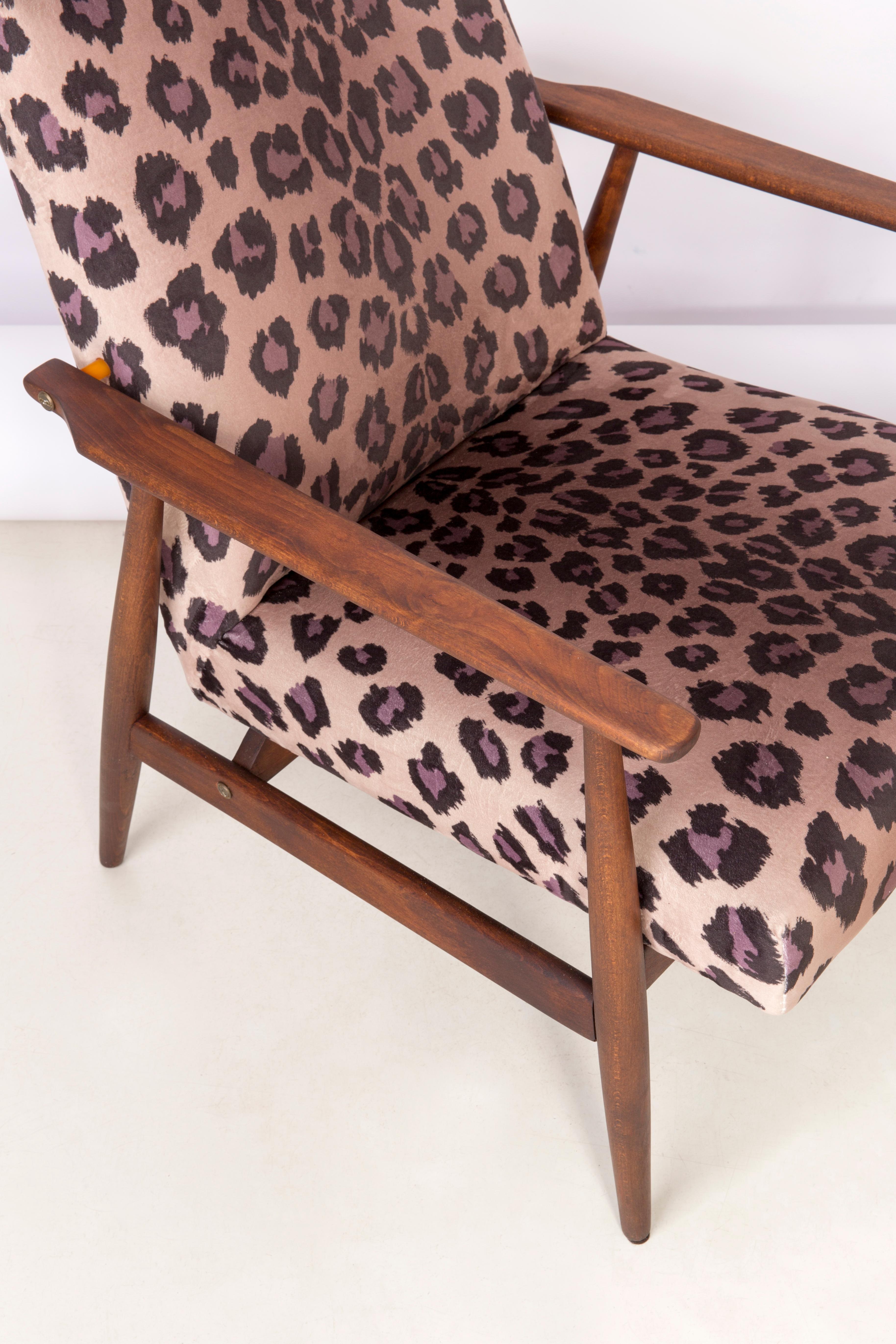 Textile Pair of Midcentury Leopard Print Velvet Dante Armchairs, H. Lis, 1960s For Sale