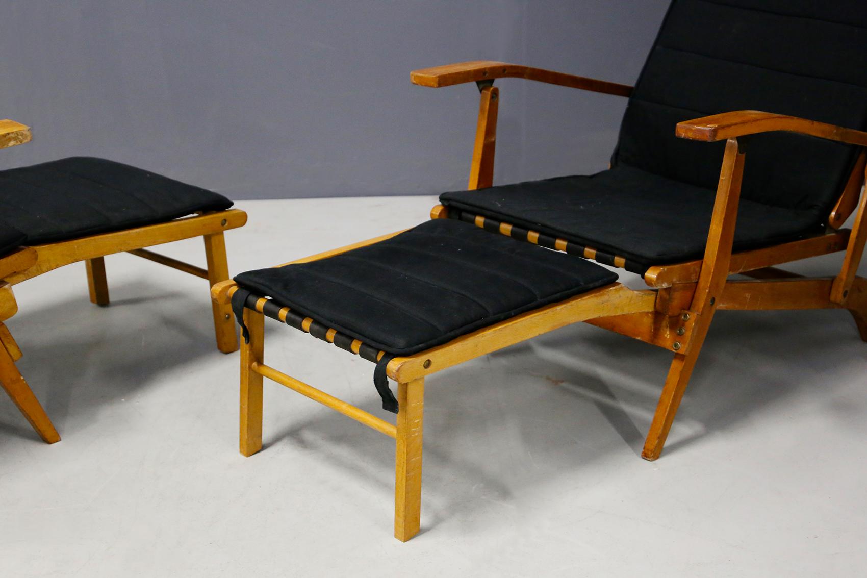 Pair of deckchairs attributed to Studio BBPR from 1950. The chairs are made of cherrywood. Inside them we find an interlocking mechanism that allows the exit of the stool / ottoman. The stool through the interlocking is easily closable right the