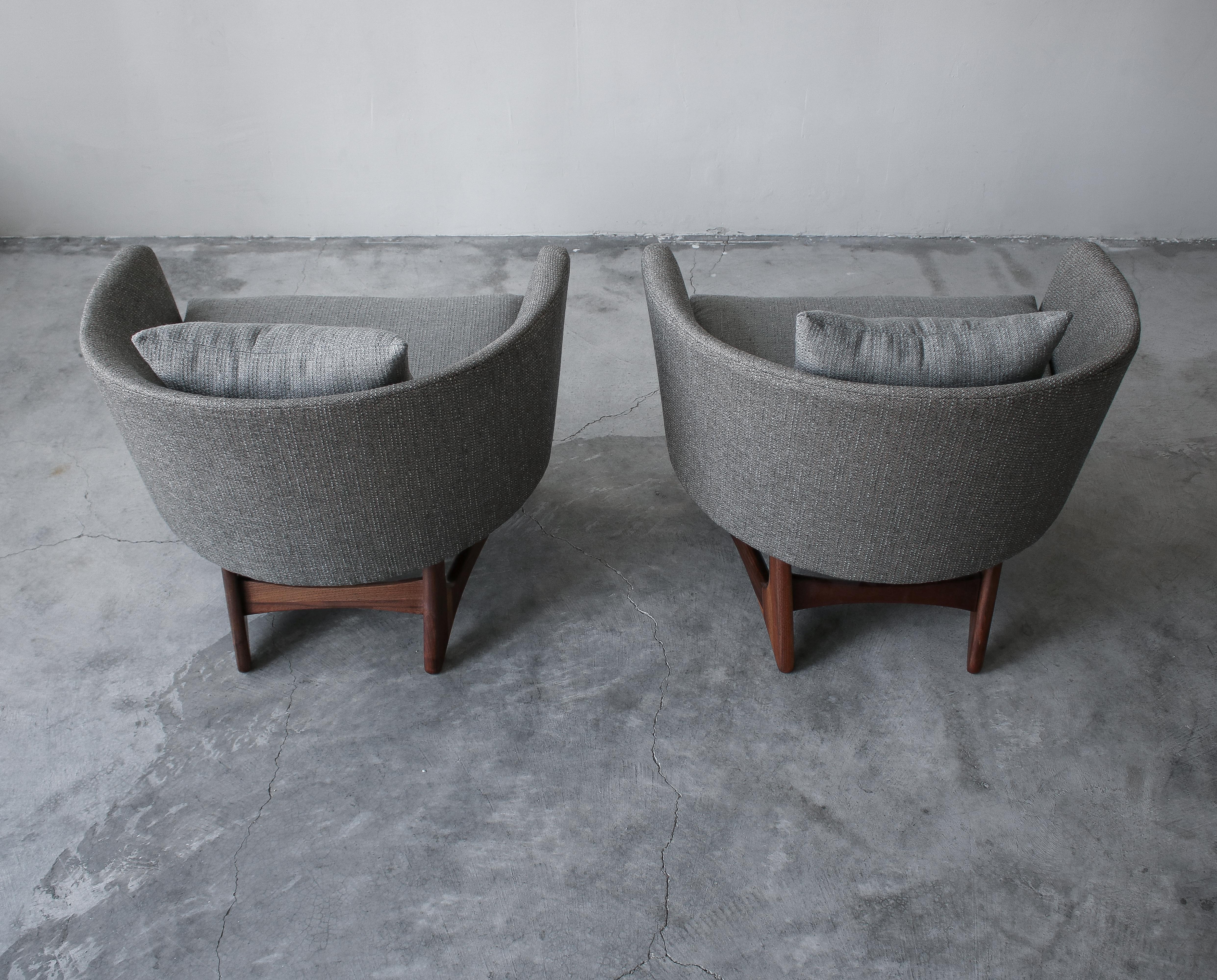 Walnut Pair of Midcentury Lounge Chairs by Adrian Pearsall for Craft Associates
