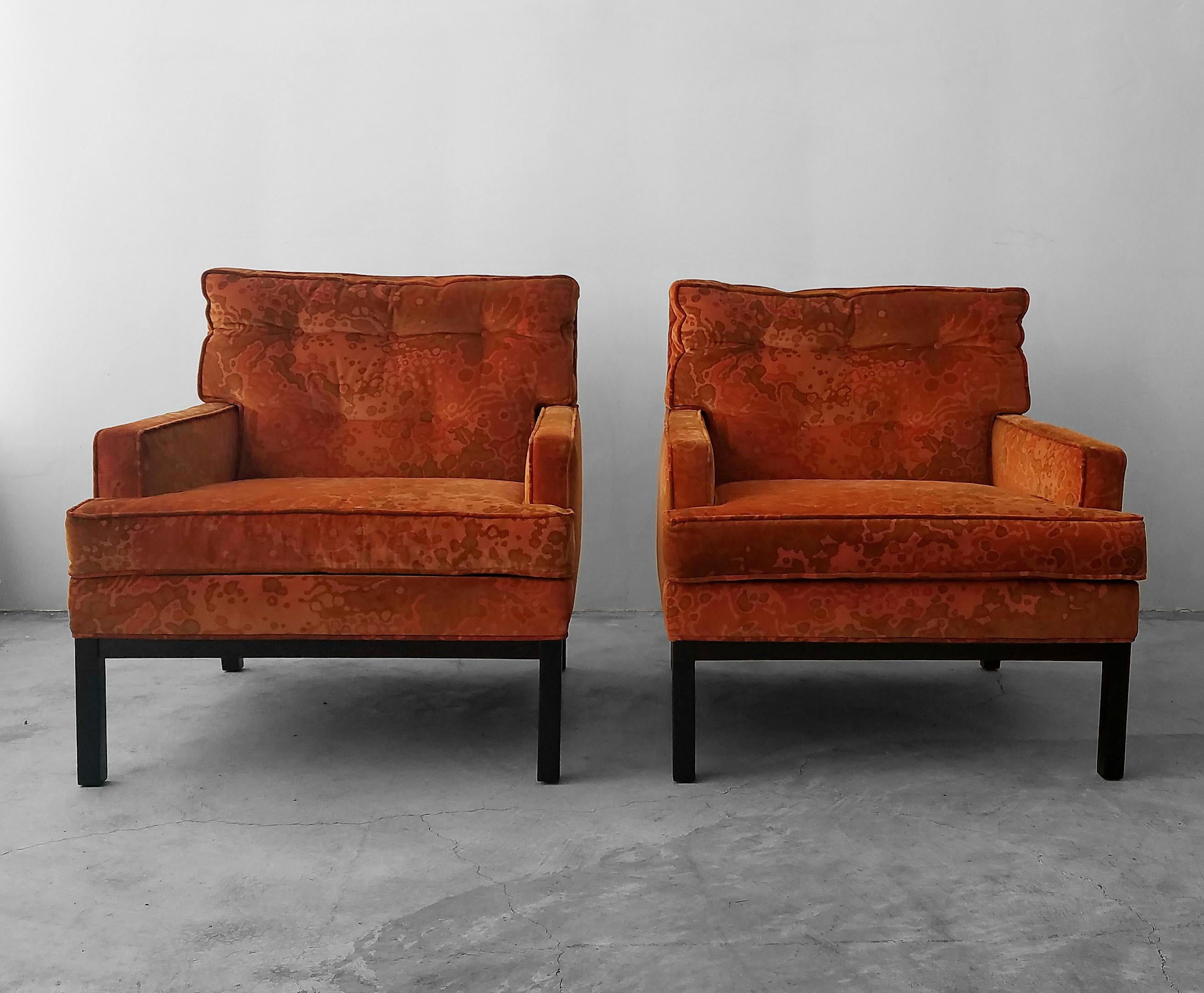 Pair of Midcentury Lounge Chairs by Harvey Probber in Jack Lenor Larsen Fabric In Good Condition In Las Vegas, NV