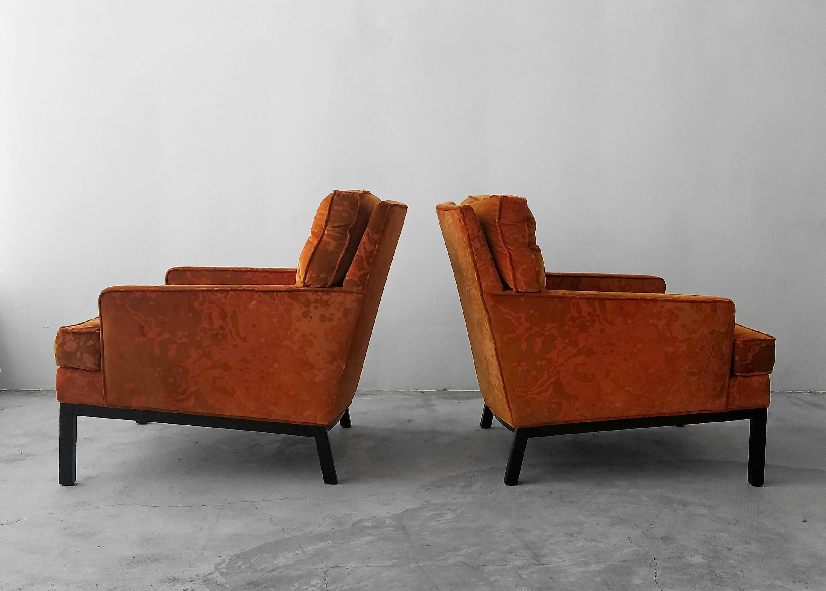 Pair of Midcentury Lounge Chairs Harvey Probber Style Jack Lenor Larsen Fabric In Good Condition In Las Vegas, NV