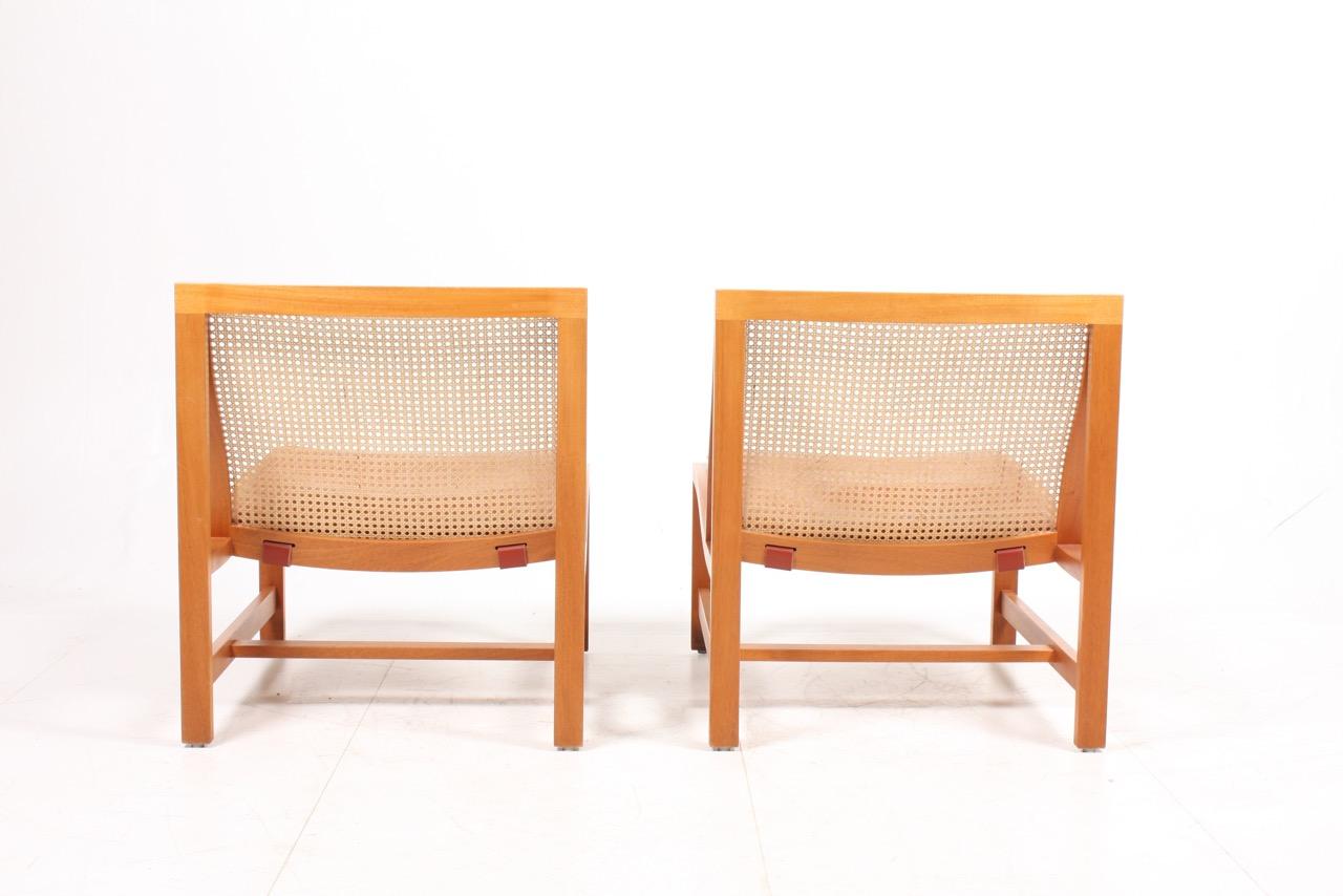 Pair of Midcentury Lounge Chairs by in Beech and Patinated Leather, Danish 1