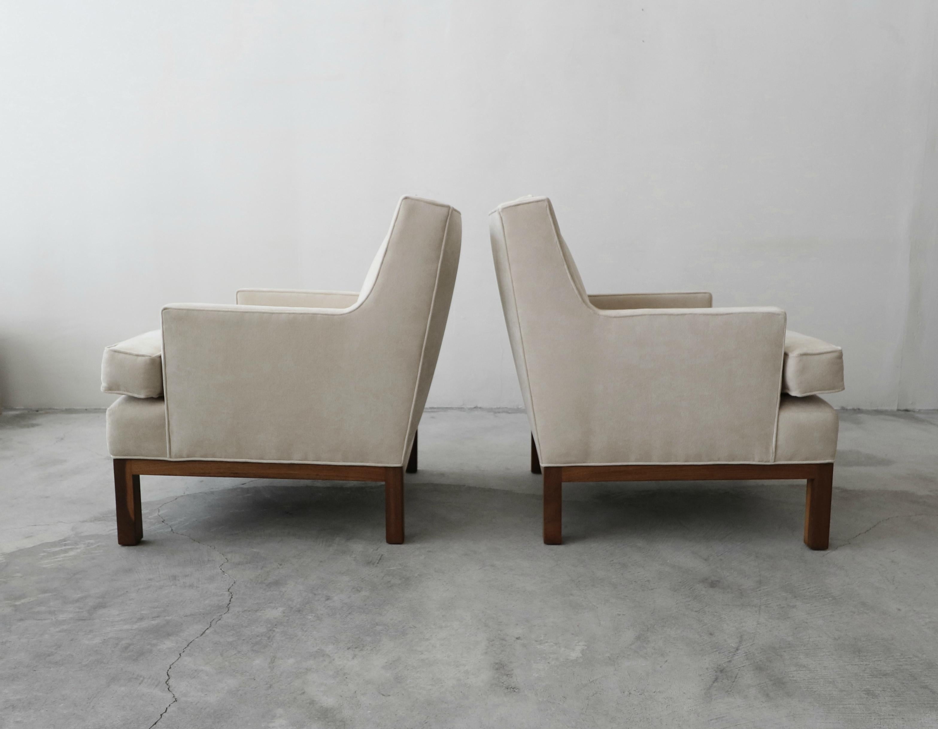 20th Century Pair of Midcentury Lounge Chairs