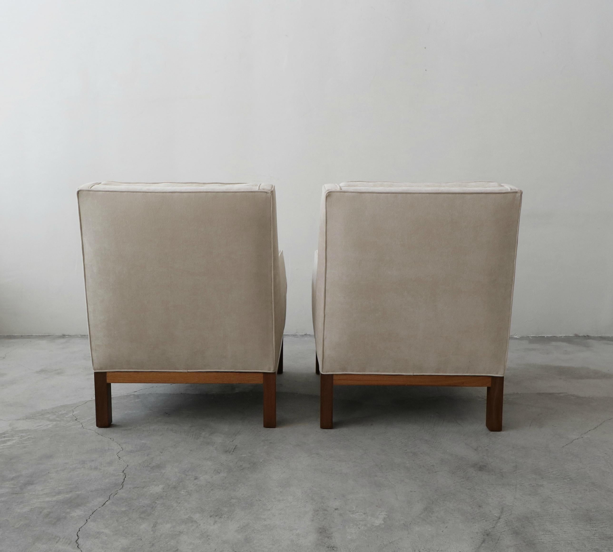 Walnut Pair of Midcentury Lounge Chairs