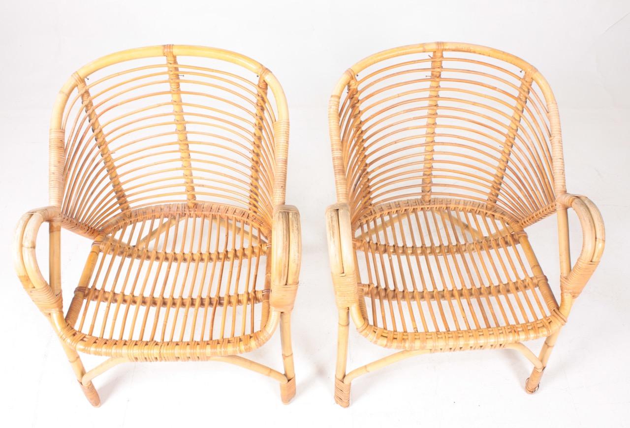 Ein Paar Loungesessel aus der Mitte des Jahrhunderts aus Bambus, hergestellt in Dänemark, 1950 im Angebot 1