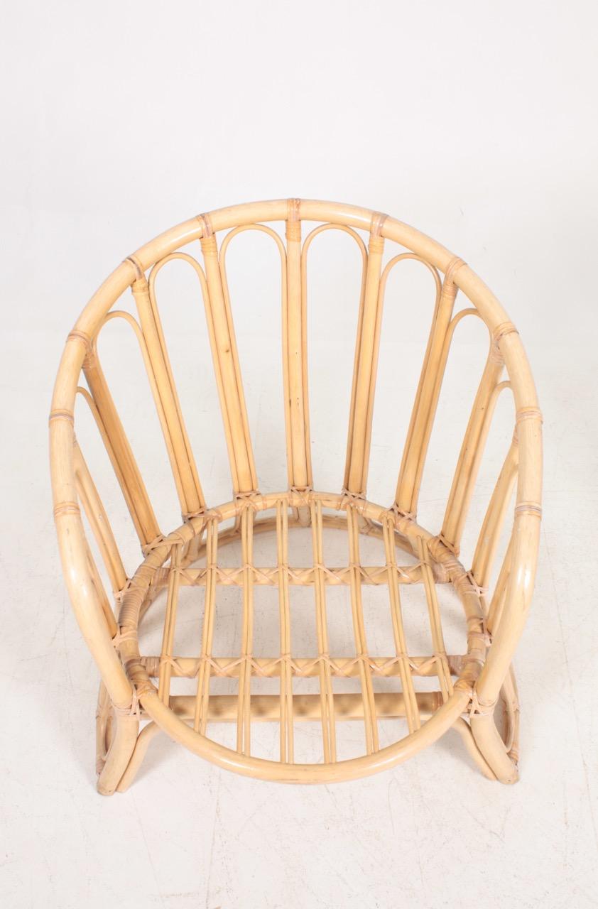 Danois Paire de chaises longues en bambou du milieu du siècle:: fabriquées au Danemark:: années 1950 en vente