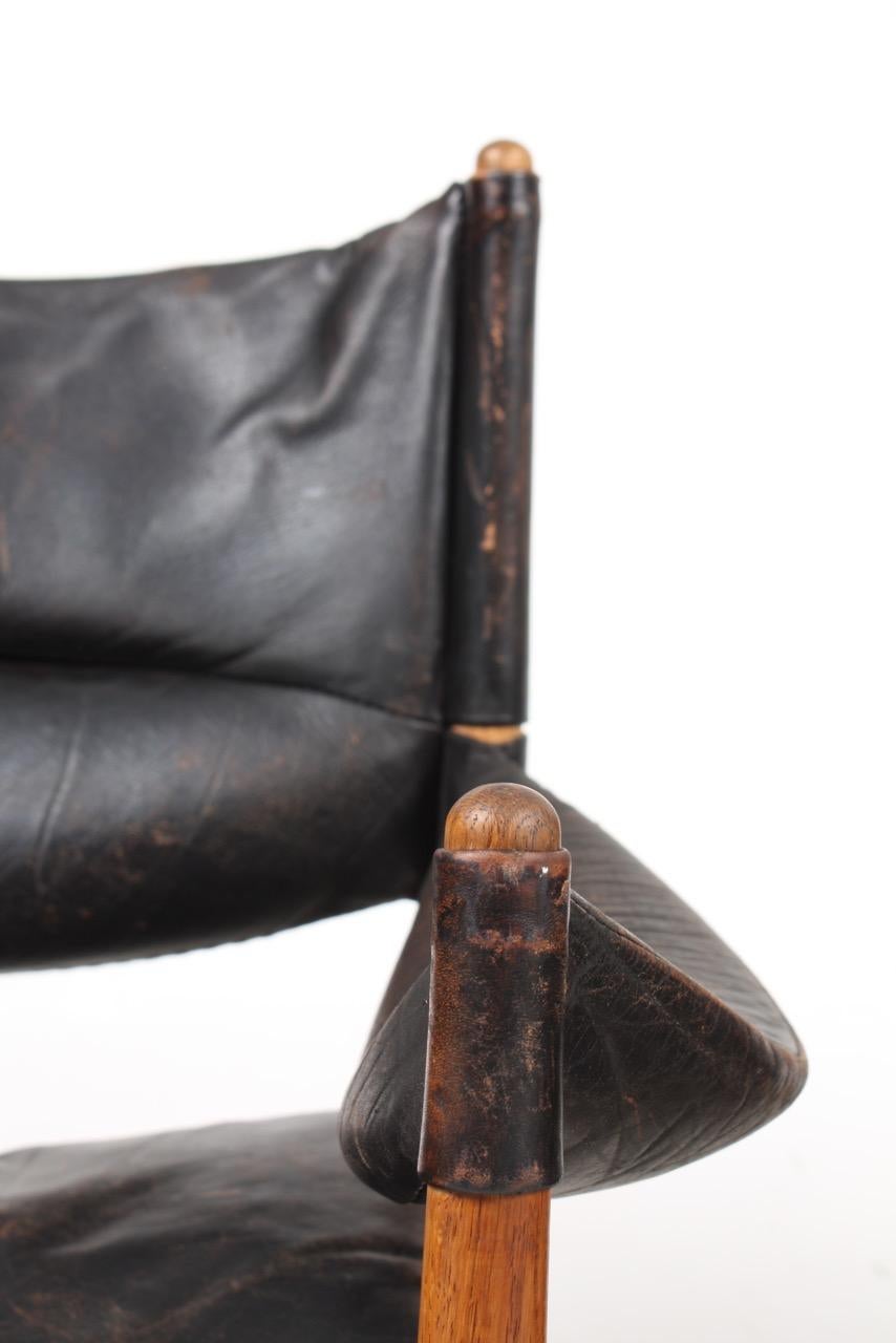 Mid-20th Century Pair of Midcentury Lounge Chairs in Oak and Patinated Leather, Denmark, 1960s