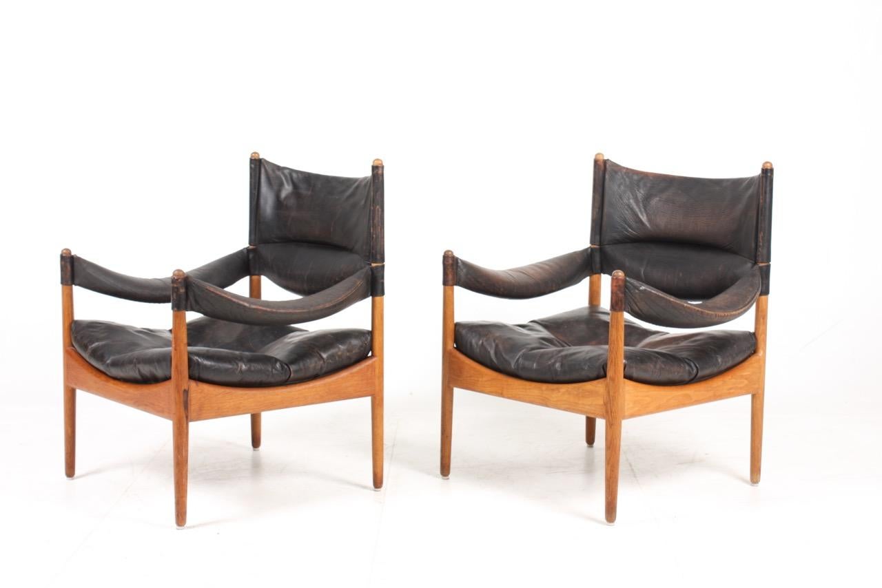 Pair of Midcentury Lounge Chairs in Oak and Patinated Leather, Denmark, 1960s 2