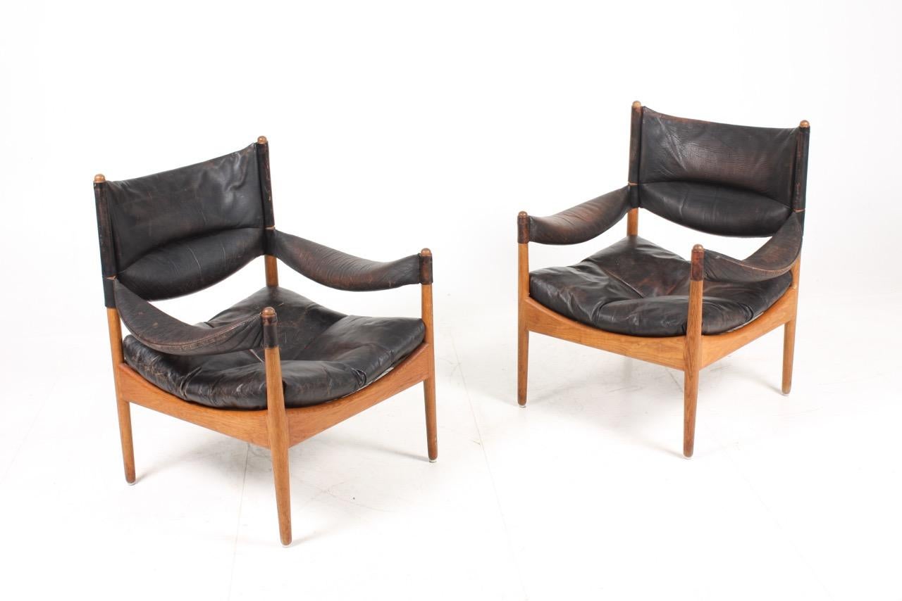 Pair of Midcentury Lounge Chairs in Oak and Patinated Leather, Denmark, 1960s 3