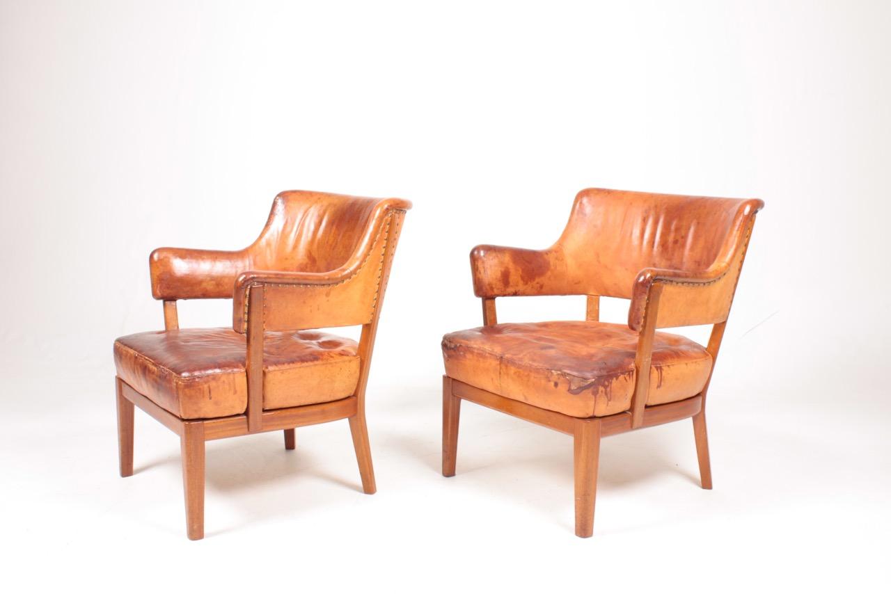 Pair of Midcentury Lounge Chairs in Patinated Leather, 1940s 4