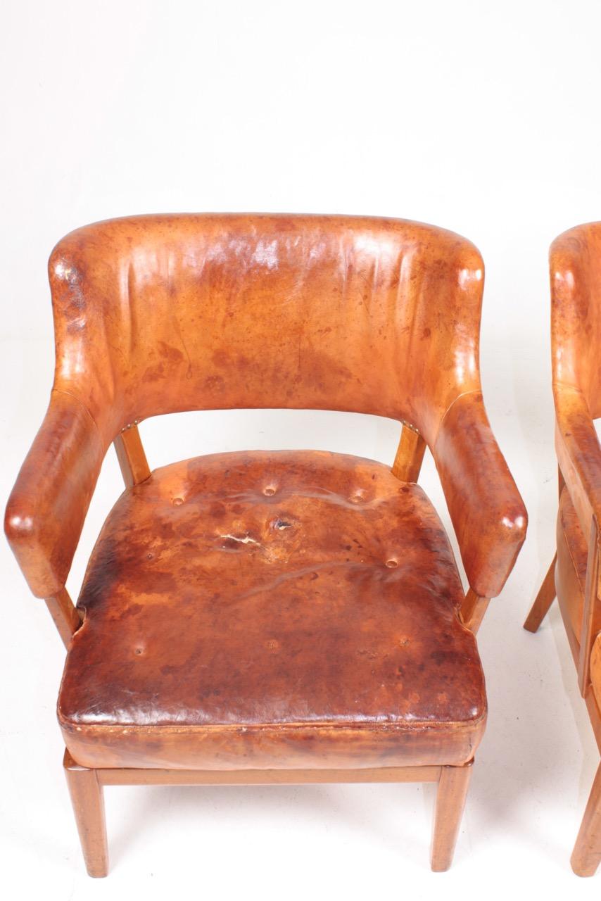 Pair of Midcentury Lounge Chairs in Patinated Leather, 1940s In Fair Condition In Lejre, DK