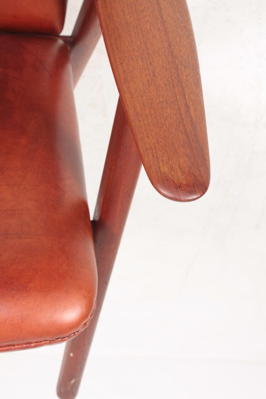 Pair of Midcentury Lounge Chairs in Patinated Leather by Hans Wegner, 1950s 3