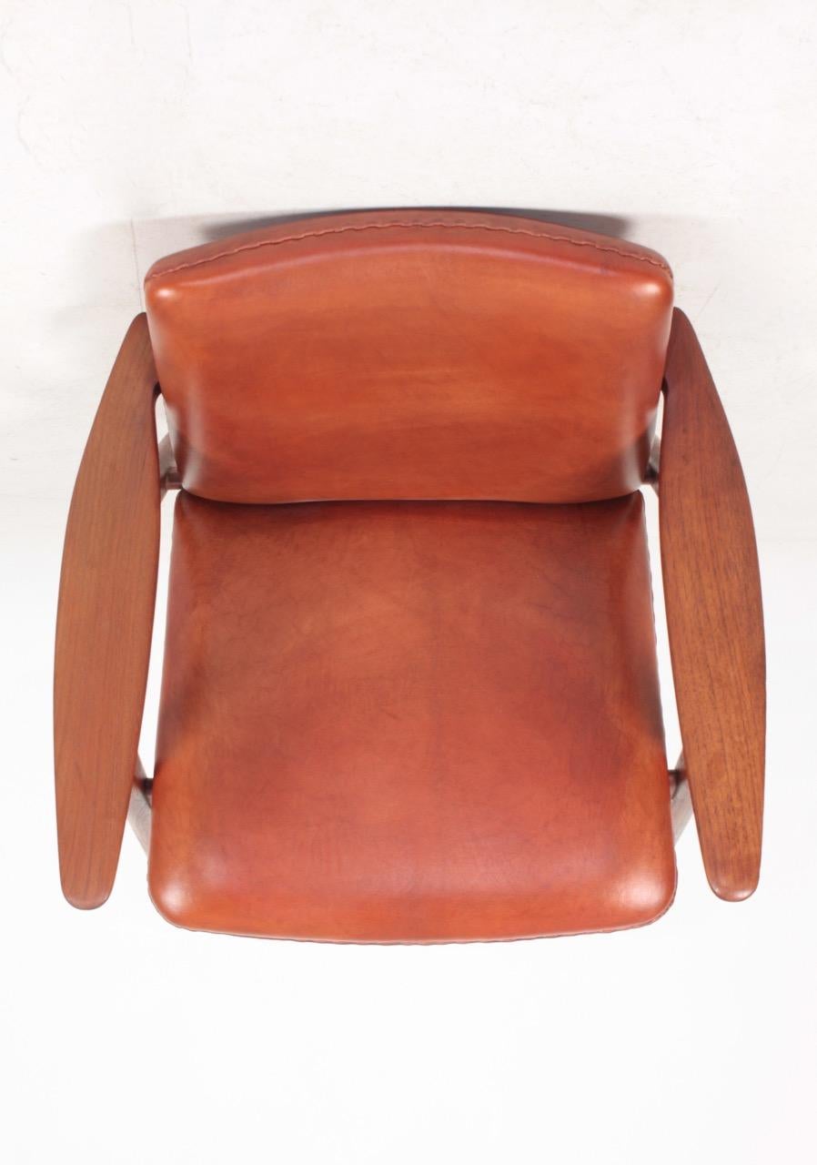 Pair of Midcentury Lounge Chairs in Patinated Leather by Hans Wegner, 1950s 1