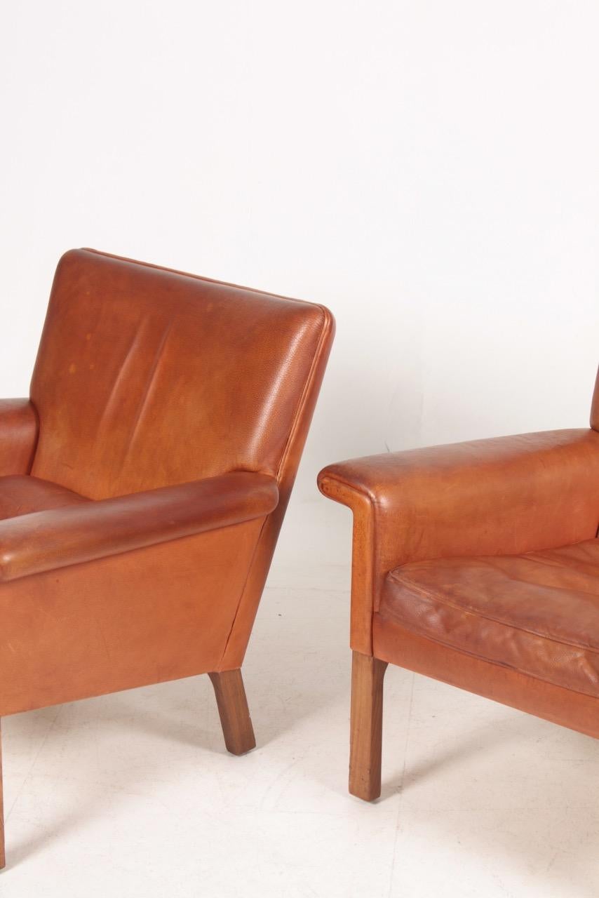 Pair of Midcentury Lounge Chairs in Patinated Leather by Hans Wegner, 1960s 5