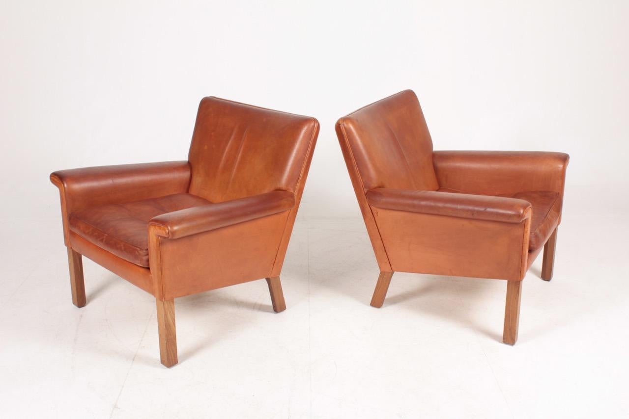 Danish Pair of Midcentury Lounge Chairs in Patinated Leather by Hans Wegner, 1960s