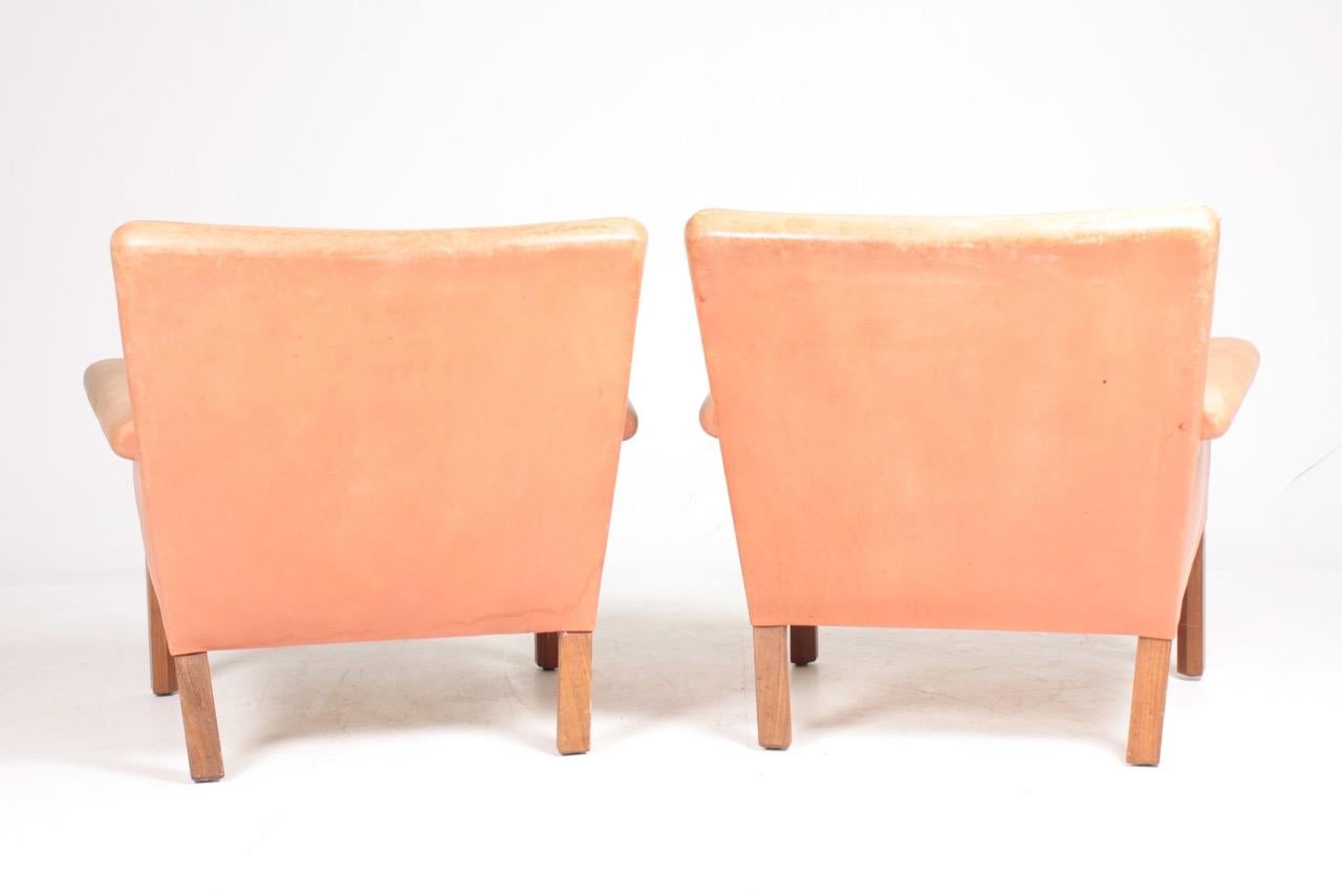 Mid-20th Century Pair of Midcentury Lounge Chairs in Patinated Leather by Hans Wegner, 1960s