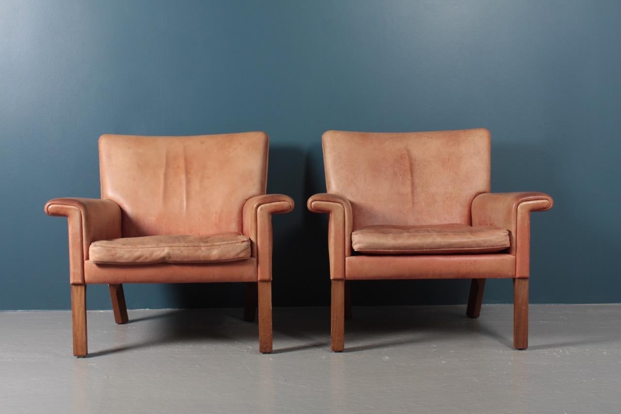 Pair of Midcentury Lounge Chairs in Patinated Leather by Hans Wegner, 1960s 2