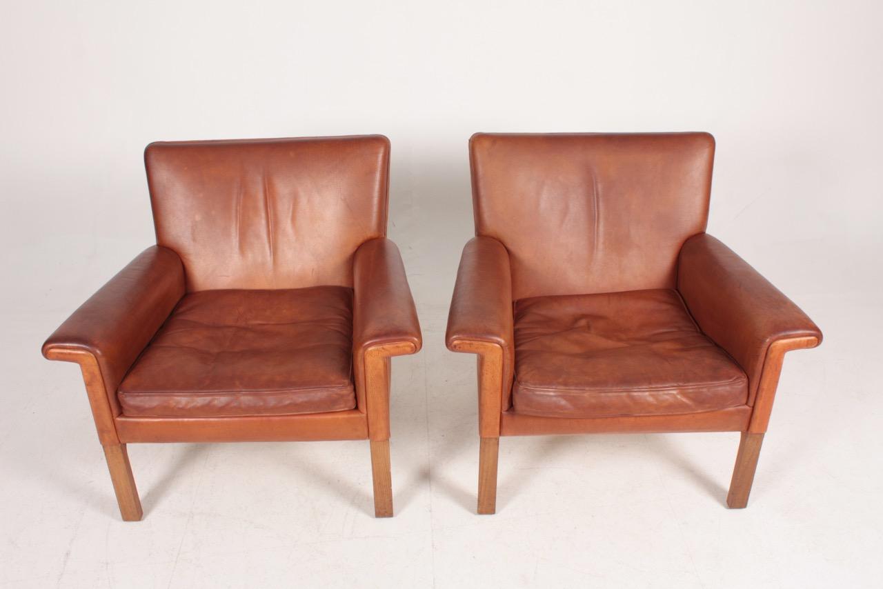 Pair of Midcentury Lounge Chairs in Patinated Leather by Hans Wegner, 1960s 3