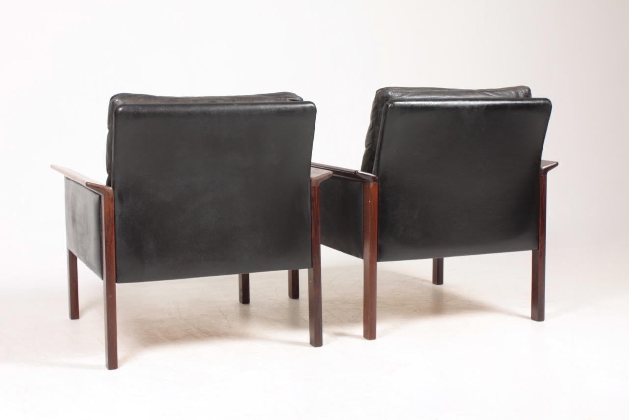 Mid-20th Century Pair of Midcentury Lounge Chairs in Patinated Leather and Rosewood by Hans Olsen