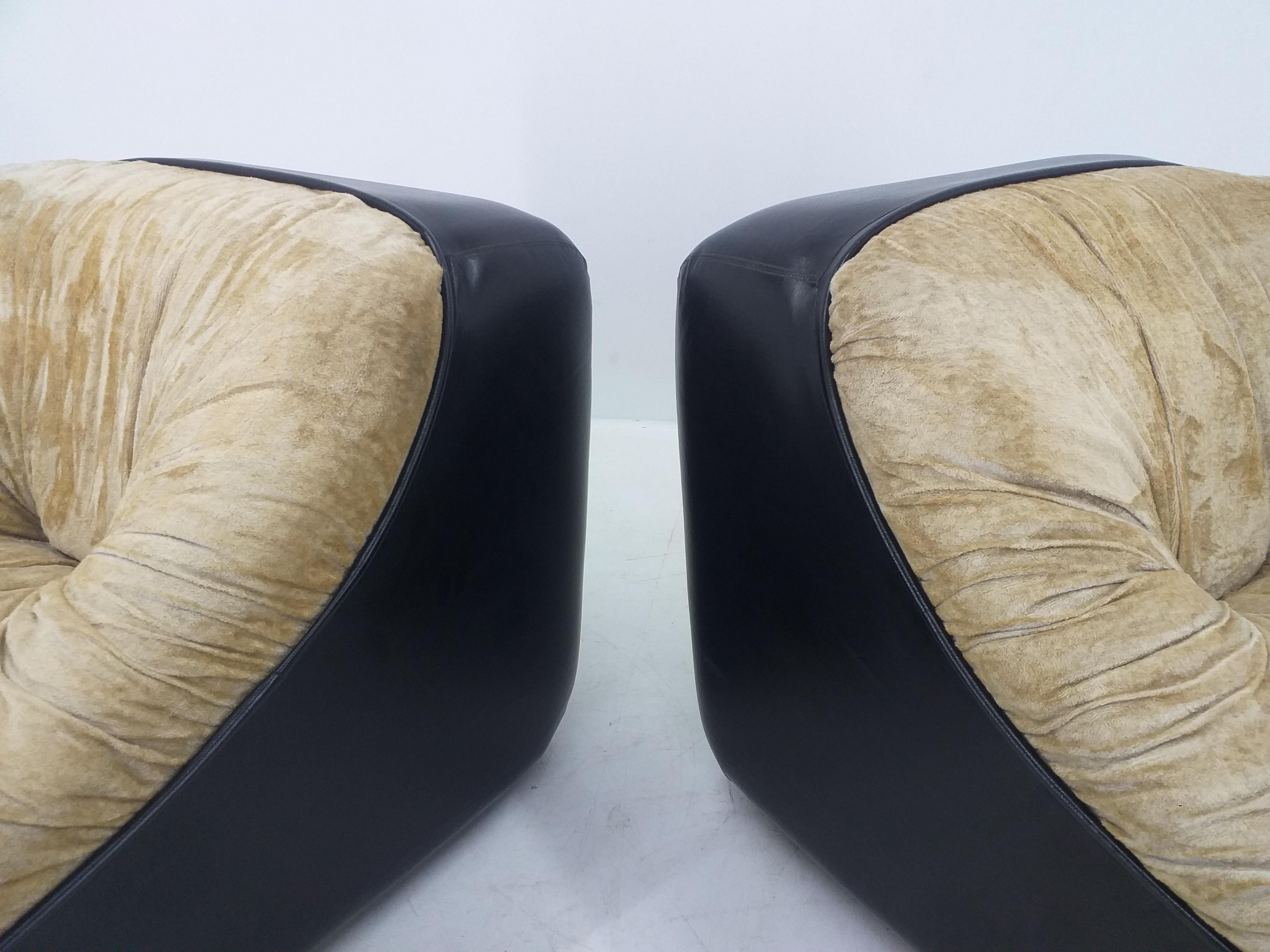 Pair of Midcentury Lounge Chairs, Italy, 1970s For Sale 3