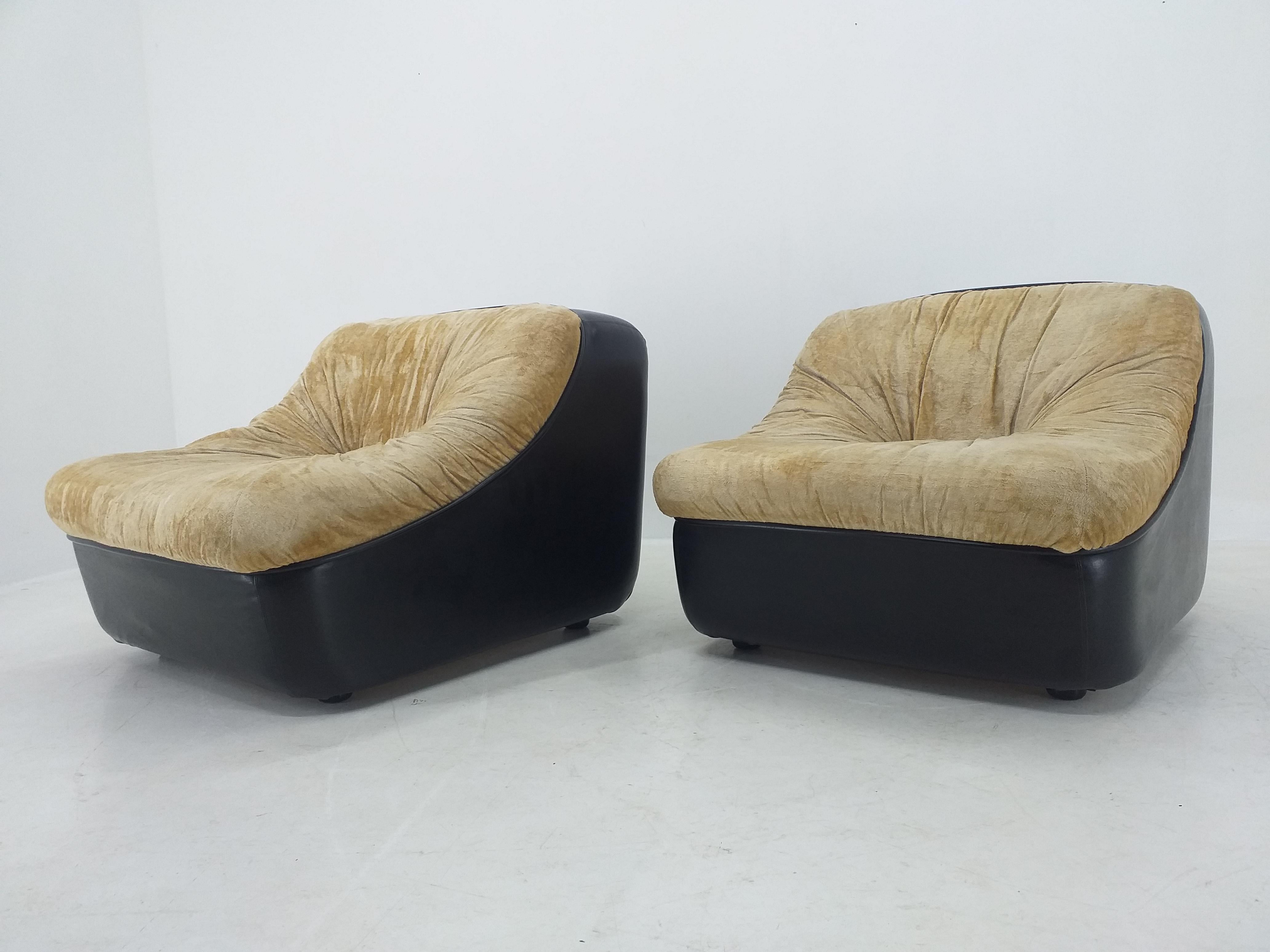 Pair of Midcentury Lounge Chairs, Italy, 1970s For Sale 4