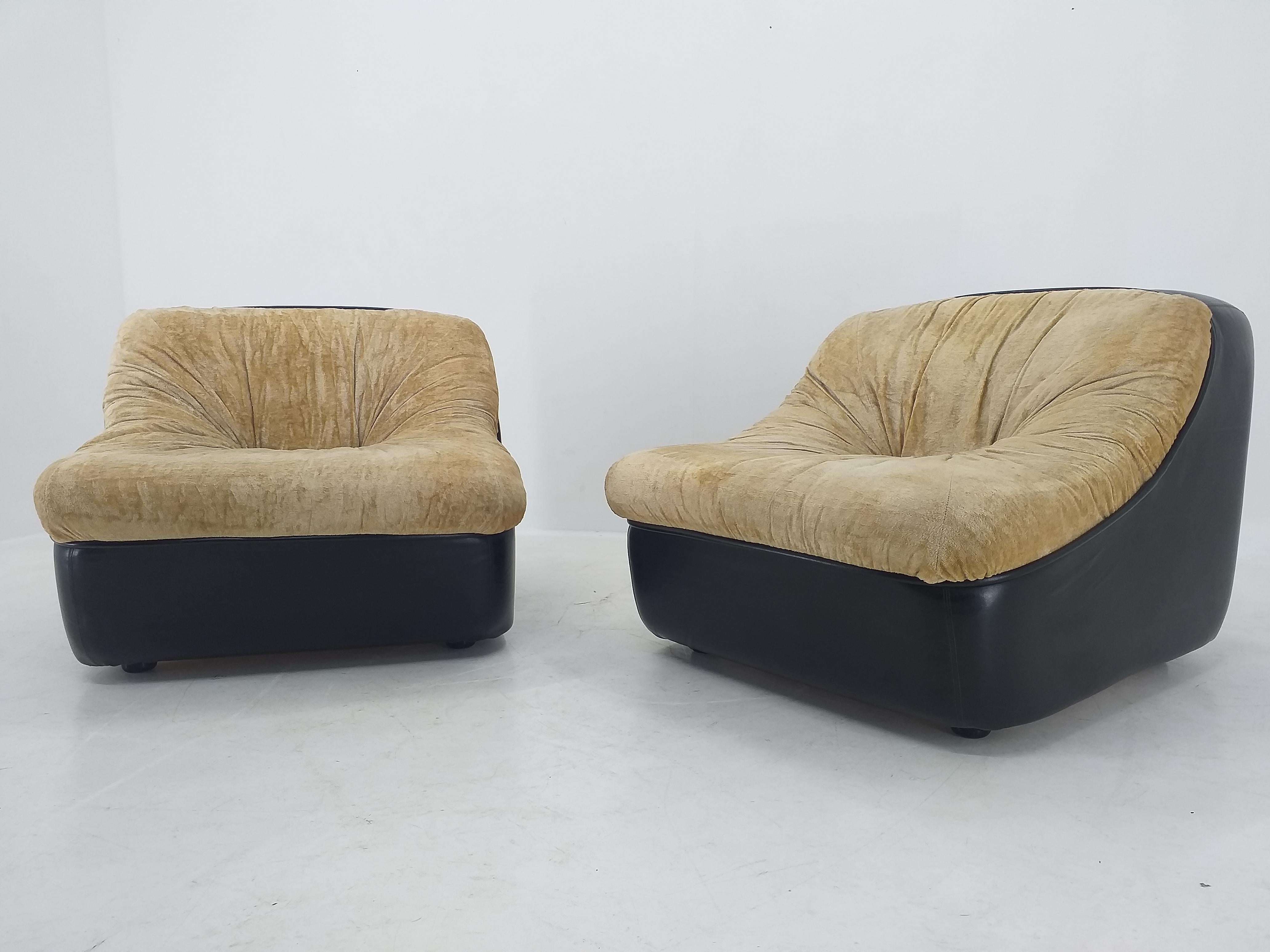 Mid-Century Modern Pair of Midcentury Lounge Chairs, Italy, 1970s For Sale